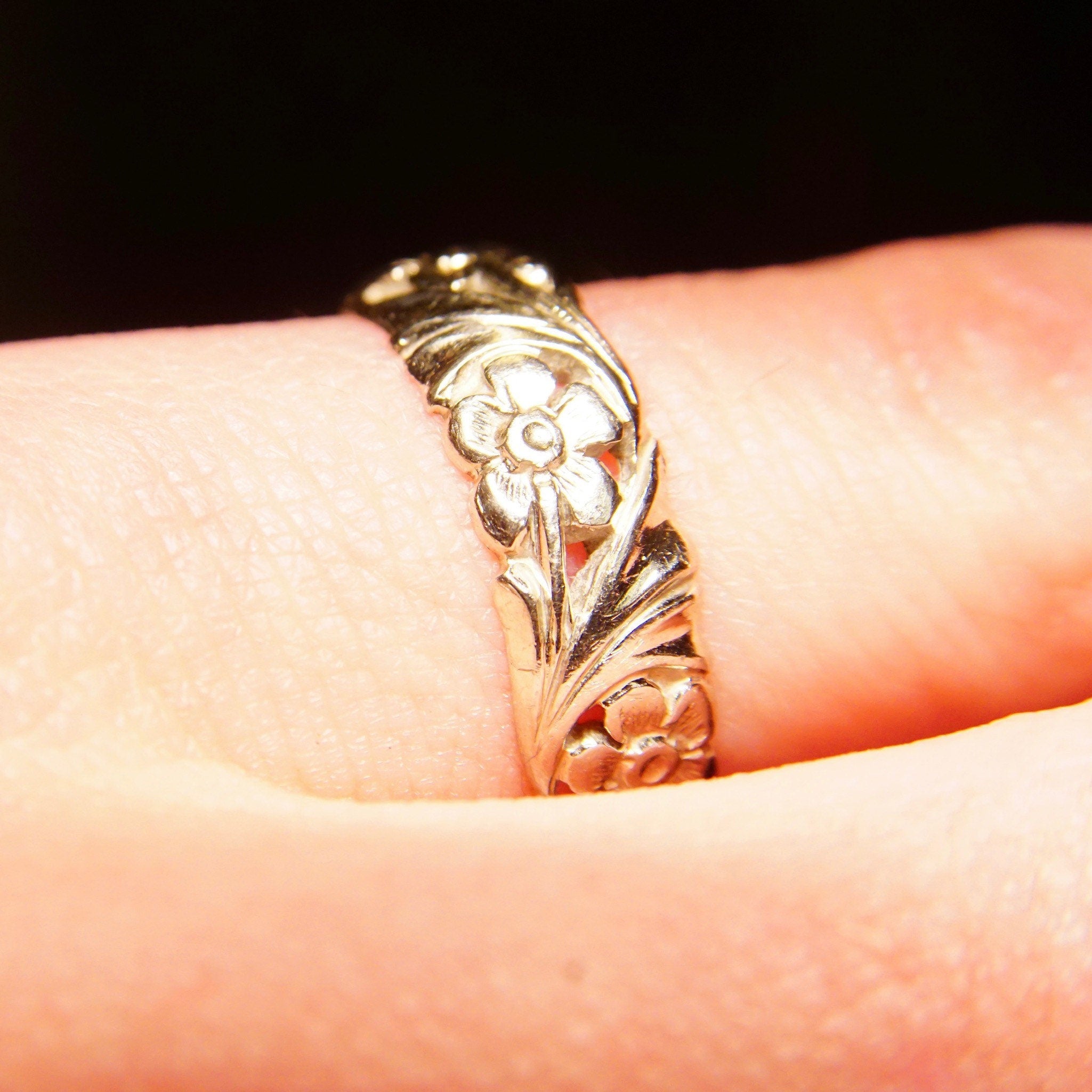 Vintage 14K White Gold Floral Repousse Band Ring, Antique Style Wedding Bands, 6mm Textured 585 Gold Band, Size 7 1/2 US