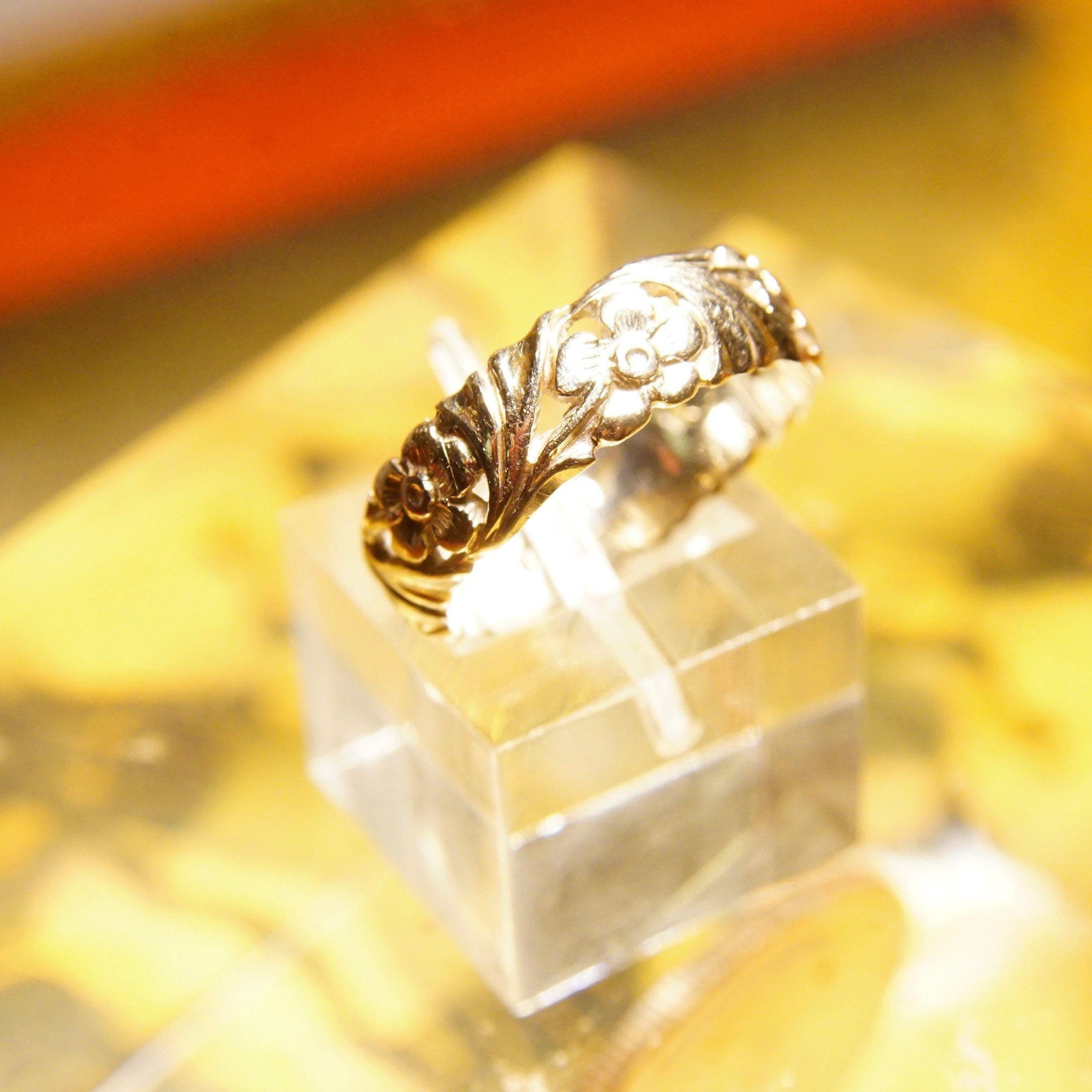 Vintage 14K White Gold Floral Repousse Band Ring, Antique Style Wedding Bands, 6mm Textured 585 Gold Band, Size 7 1/2 US