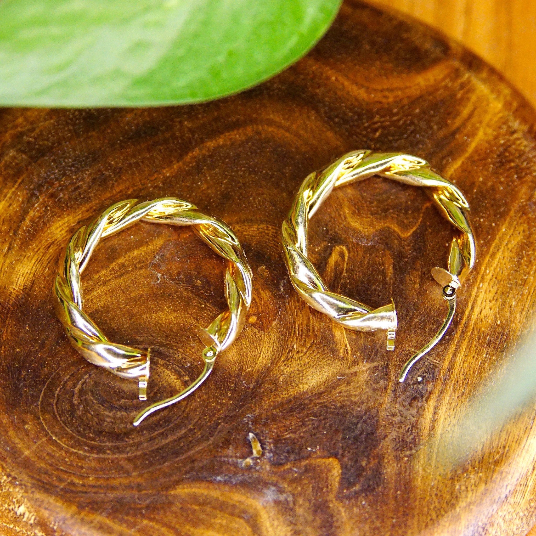 Vintage 14K Yellow Gold Twisted Hoop Earrings, Puffed Repousse Wreath Hoops, Classic 585 Earrings, Small/Medium Gold Hoops, 17mm