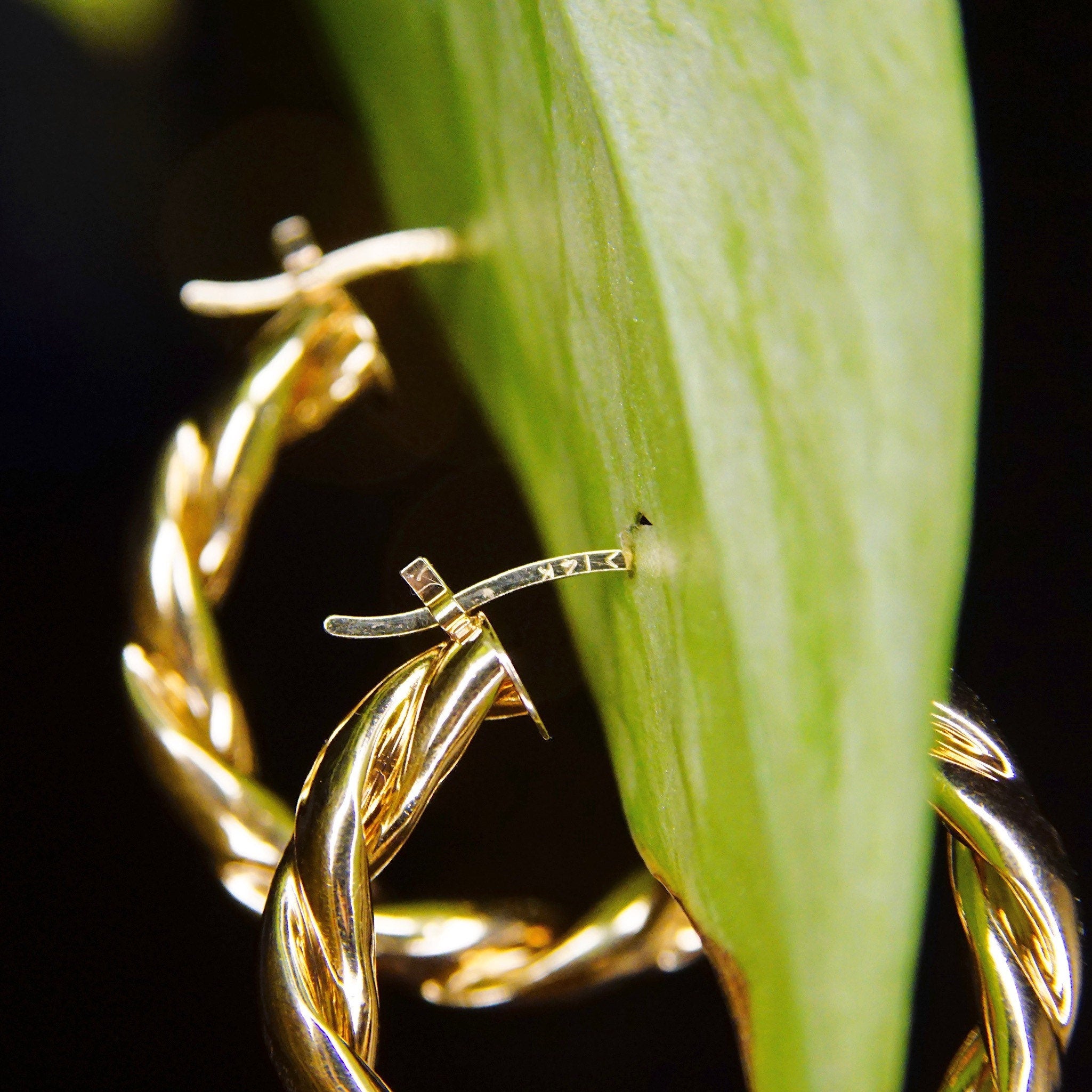 Vintage 14K Yellow Gold Twisted Hoop Earrings, Puffed Repousse Wreath Hoops, Classic 585 Earrings, Small/Medium Gold Hoops, 17mm