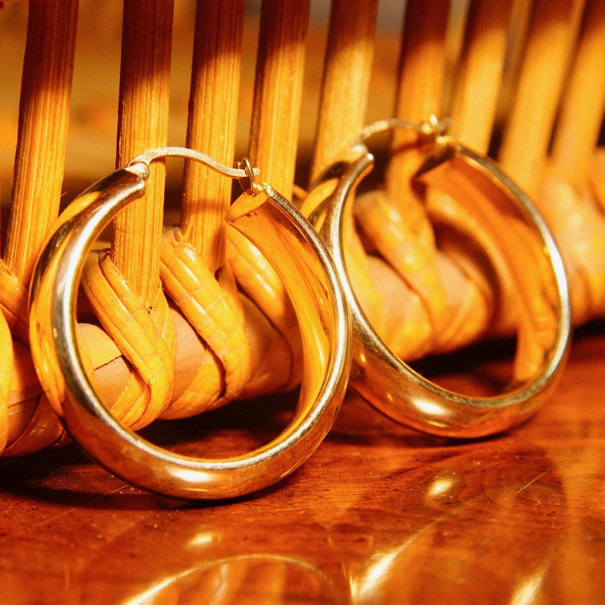 Medium Hoops, Lightweight, Hinged Wire Post,