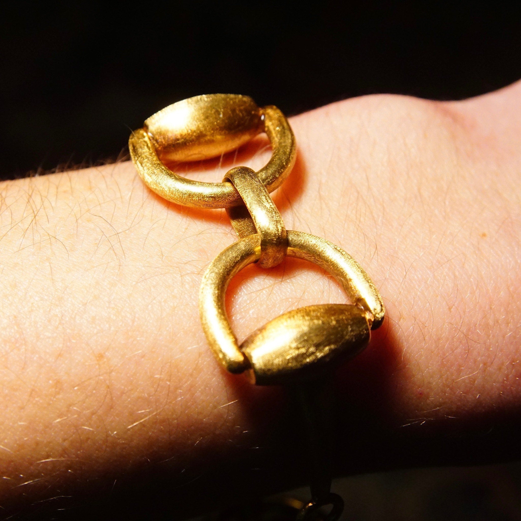 Vintage 18K gold Florentine finish horsebit bracelet with textured yellow gold snaffle links, Gucci-inspired style, measuring 8 1/8 inches long.