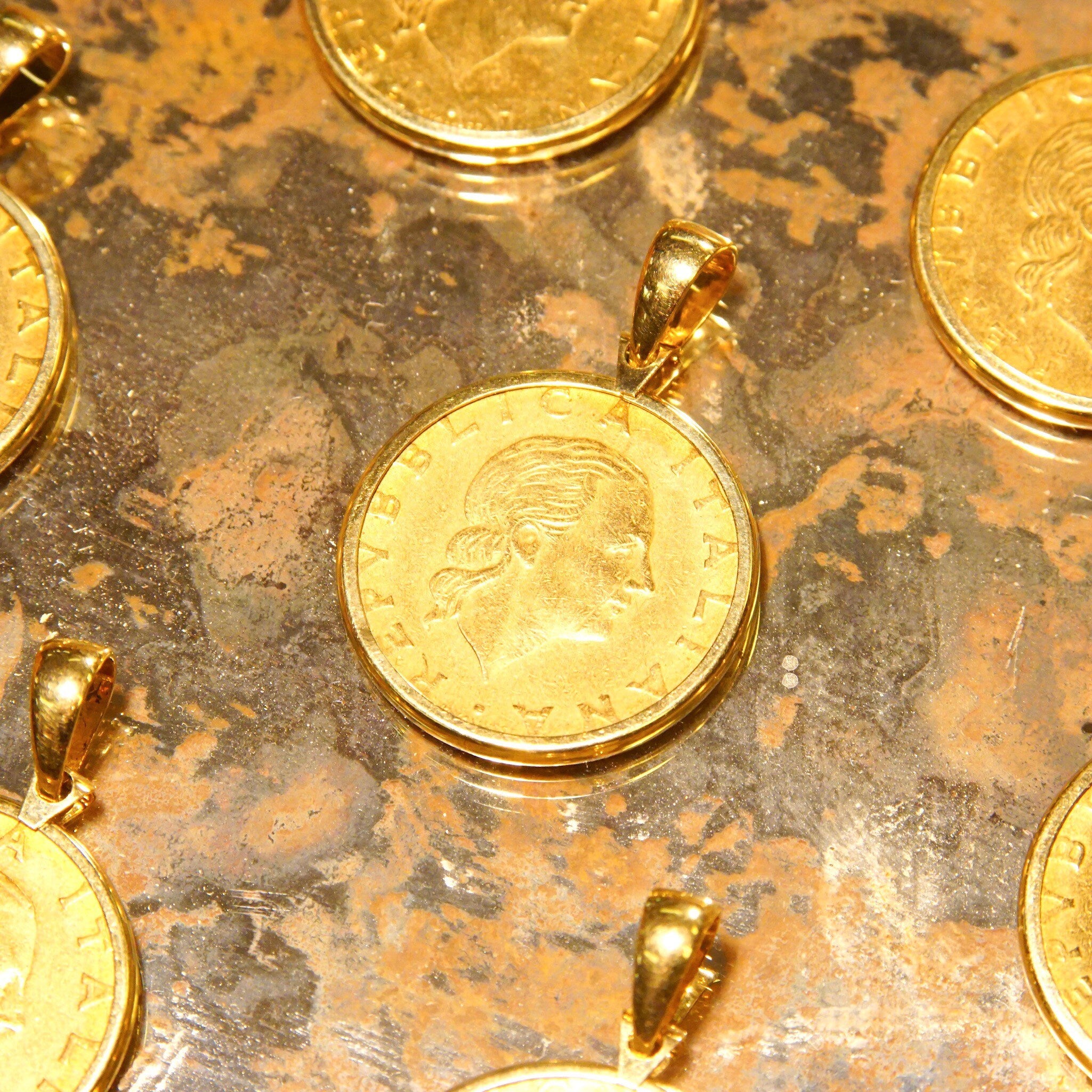 Vintage Milor Italy 14K Gold Italian Lire Coin Pendant, Republica Italian 200 Lire, 1978-1998, Solid Gold Bezel Case & Bail, 1 3/8" L
