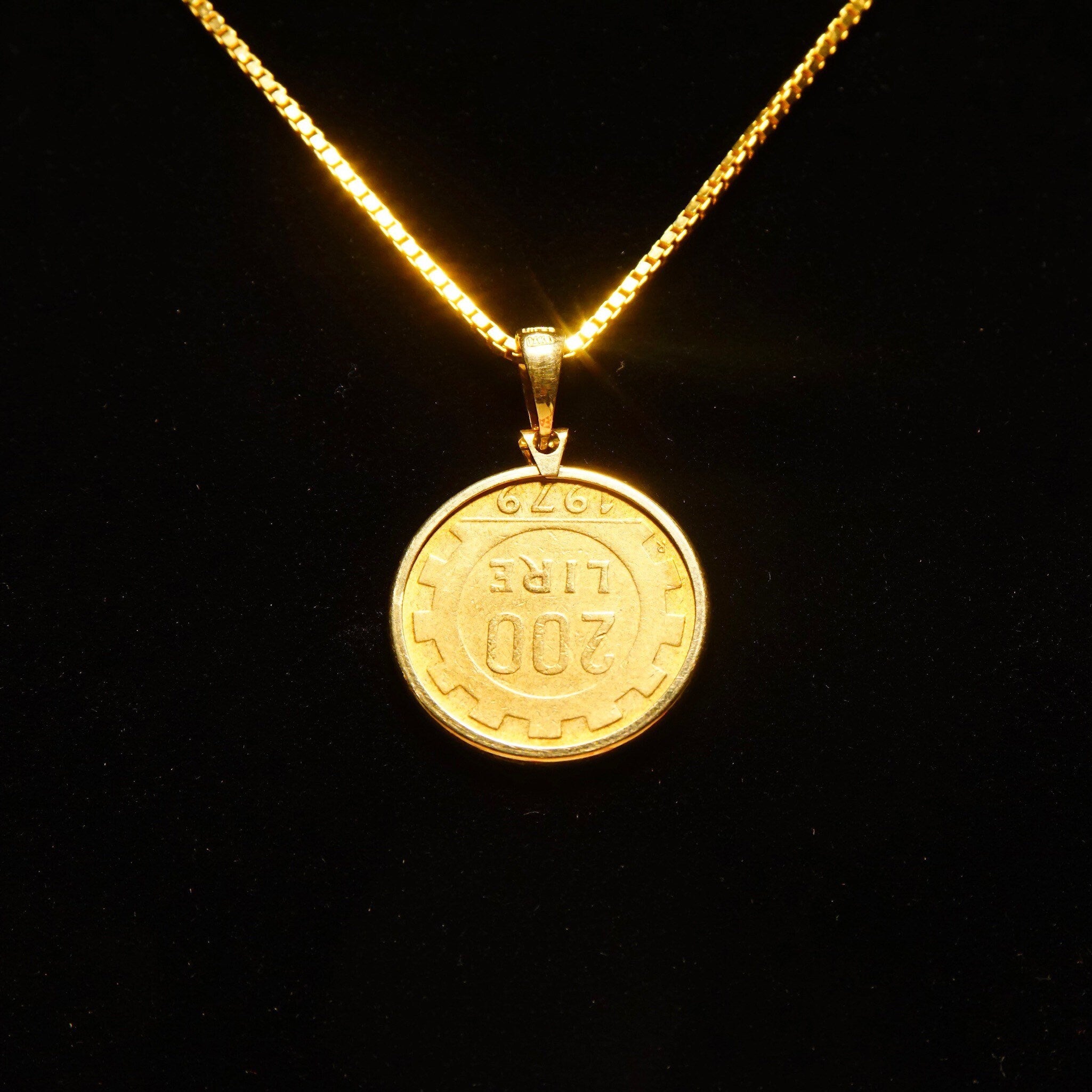 Vintage Milor Italy 14K Gold Italian Lire Coin Pendant, Republica Italian 200 Lire, 1978-1998, Solid Gold Bezel Case & Bail, 1 3/8" L