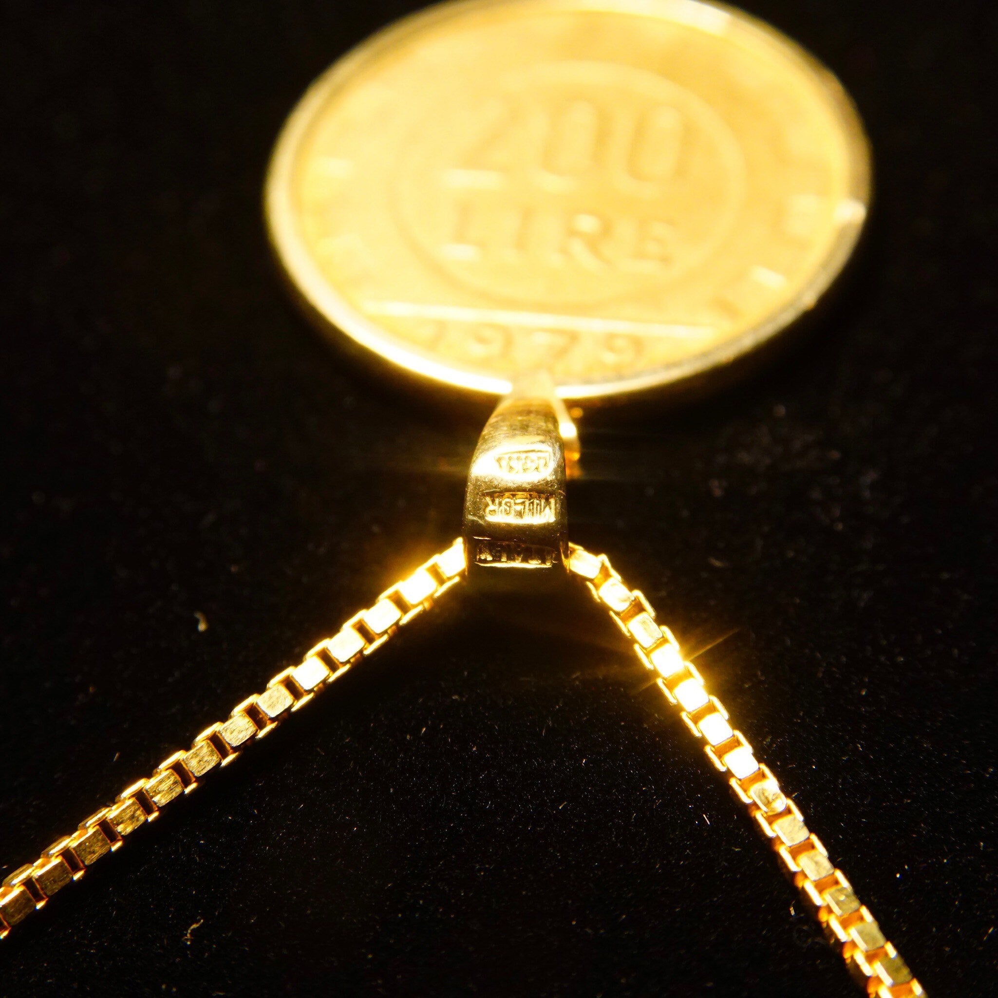 Vintage Milor Italy 14K Gold Italian Lire Coin Pendant, Republica Italian 200 Lire, 1978-1998, Solid Gold Bezel Case & Bail, 1 3/8" L