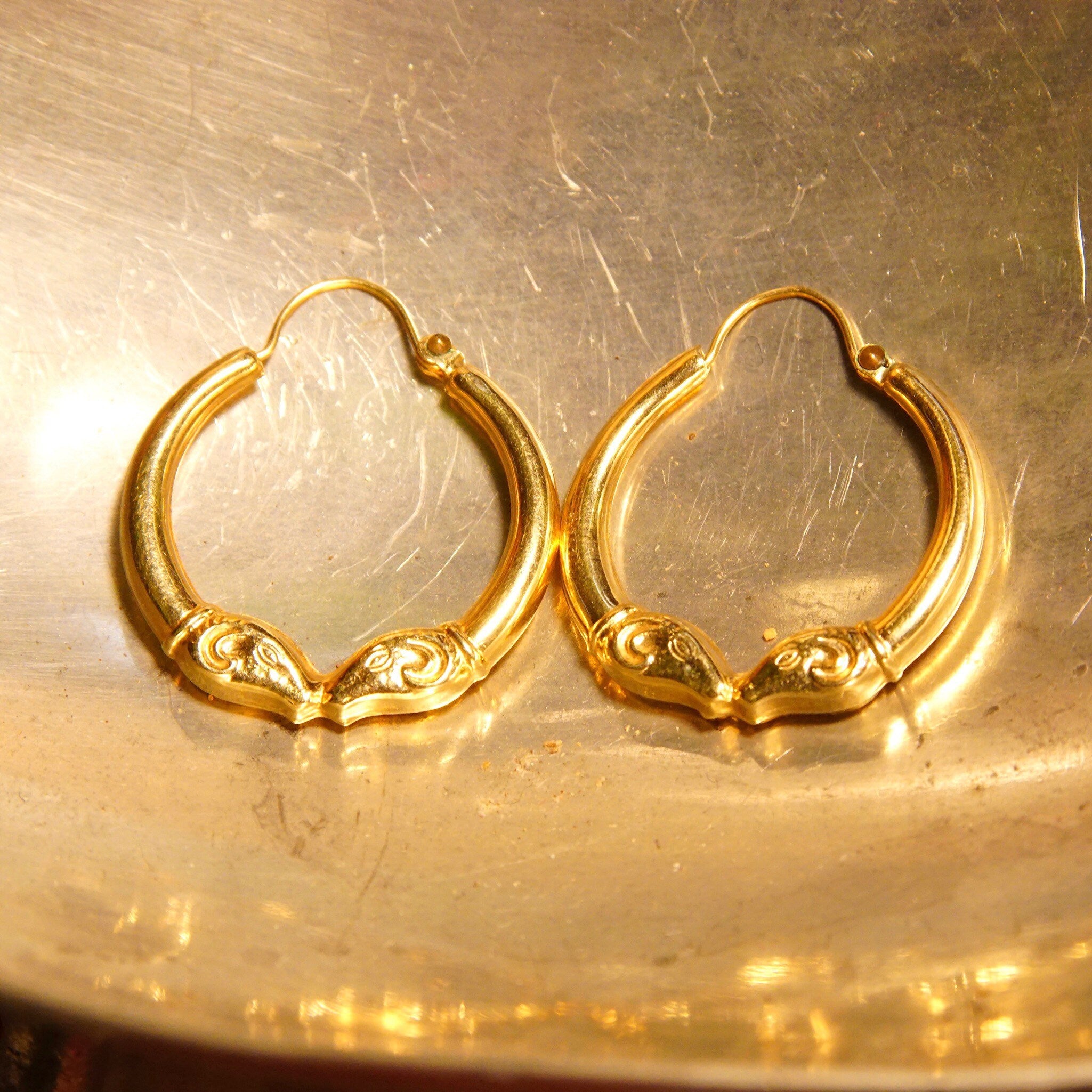 Vintage 14K Gold Kissing Rams Hoop Earrings, Hollow Yellow Gold Hoops, Double Rams Head Embellishment, Etruscan Style, 1 1/8" L