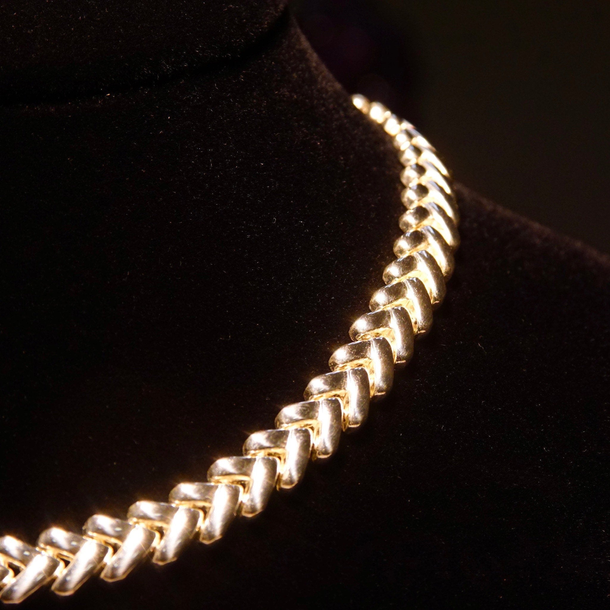Italian Sterling Silver Puffed V-Link Necklace, 10mm Thick Foxtail Chain, Interlocking Heart-Shaped Links, .925 Italy, 16 3/4" L