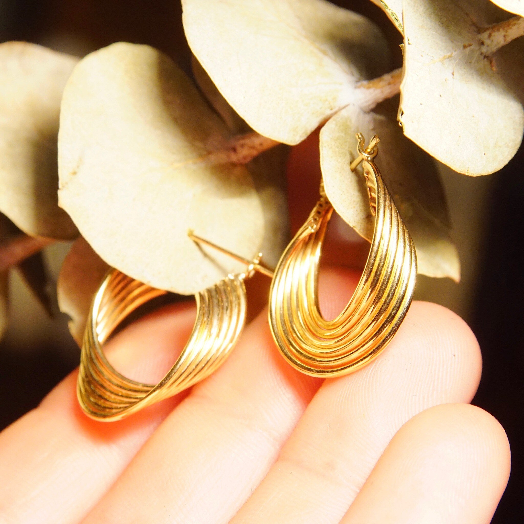 Vintage Modernist 14K Gold Twist Oval Hoop Earrings, Spiraled Yellow Gold Hoops, Layered Gold Wire, Hinged Post Top, 585 Jewelry, 1" L