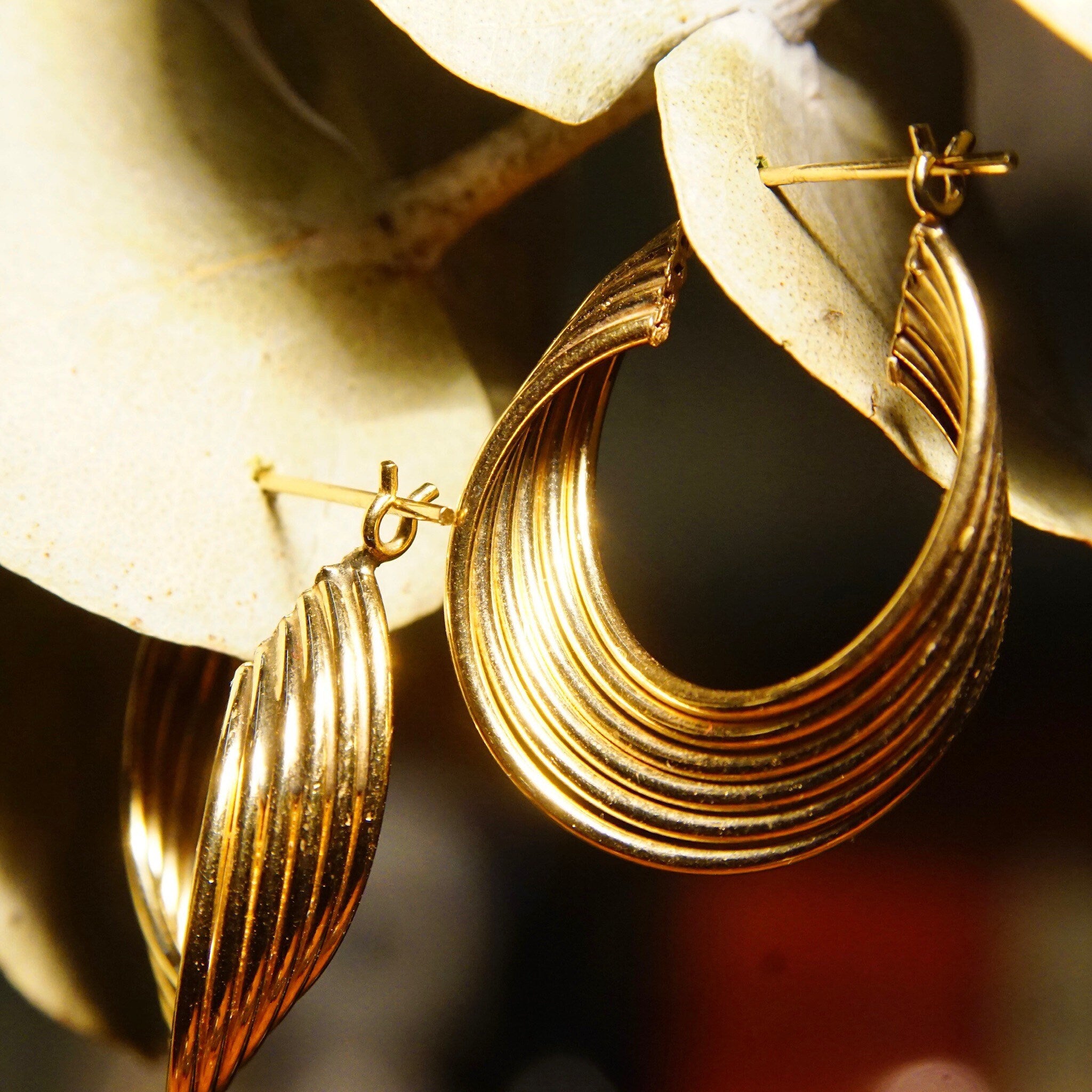 Vintage Modernist 14K Gold Twist Oval Hoop Earrings, Spiraled Yellow Gold Hoops, Layered Gold Wire, Hinged Post Top, 585 Jewelry, 1" L