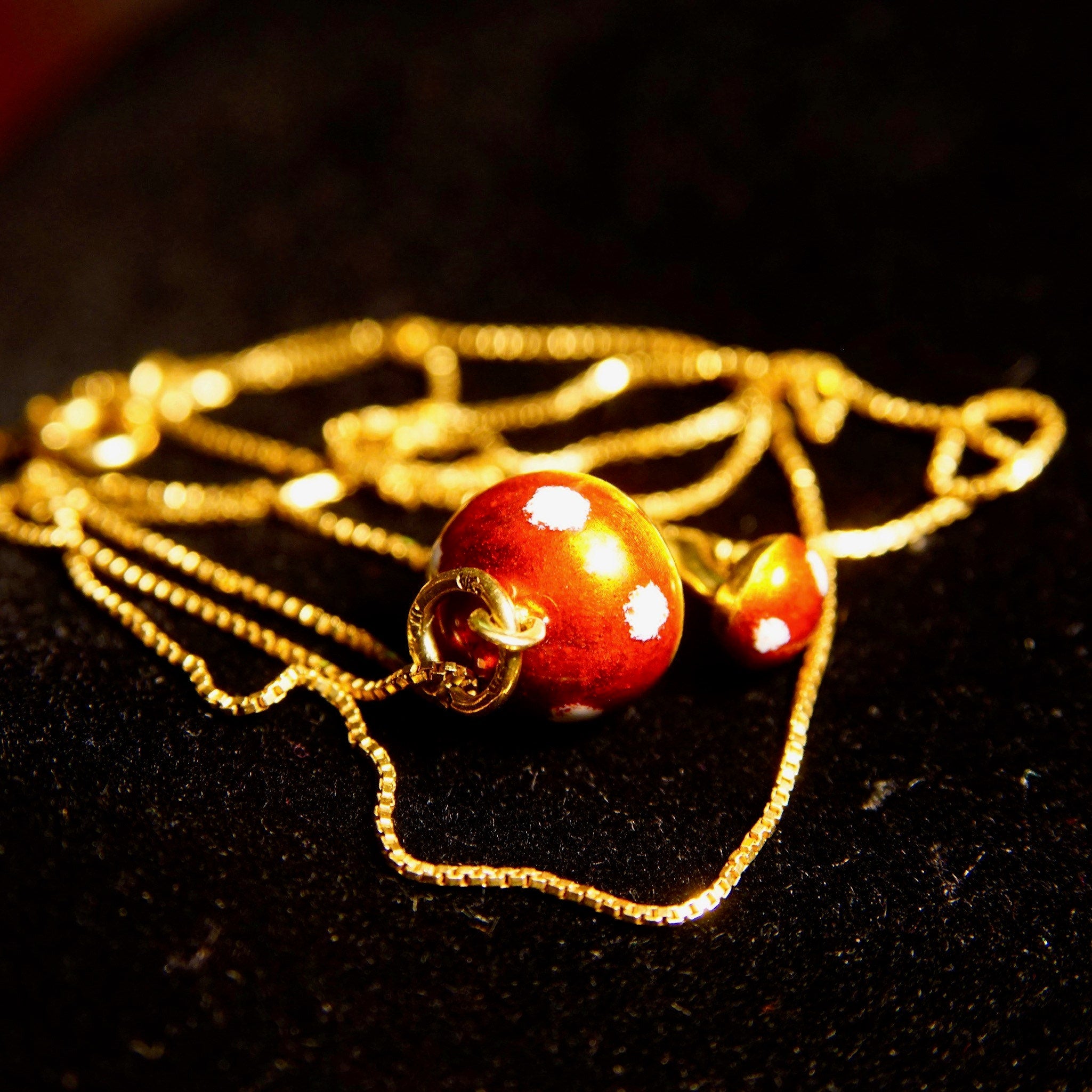 Vintage 18K Gold Enameled Mushroom Charm Necklace, Red & White Enamel, Magic Mushrooms, .8mm Yellow Gold Box Chain, 750 Jewelry, 18 1/2" L