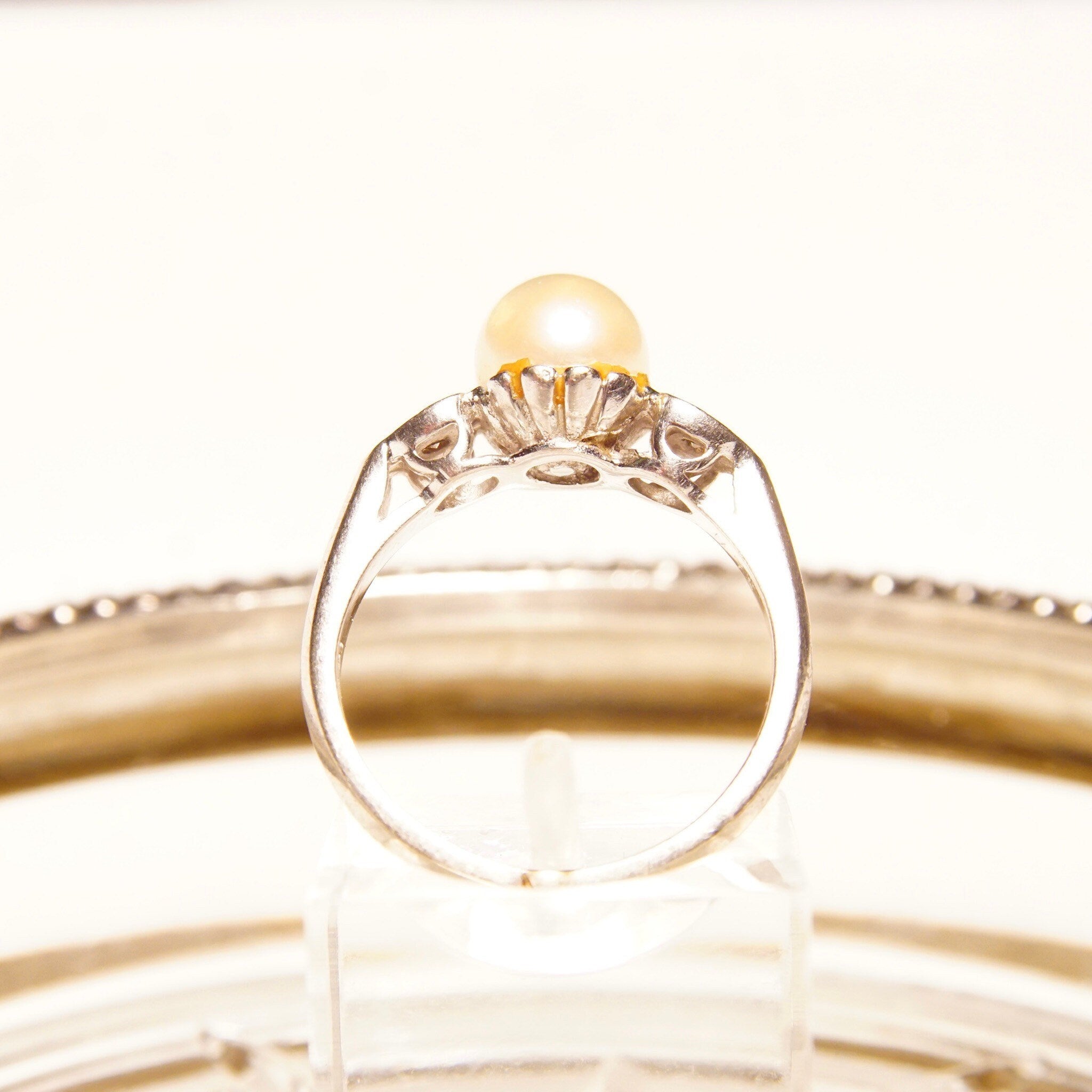 Vintage 14K White Gold Pearl Diamond Accent Ring, 8mm Round Pearl, Diamond Shoulders, .06 TCW, White Gold Band, Size 6 1/4 US