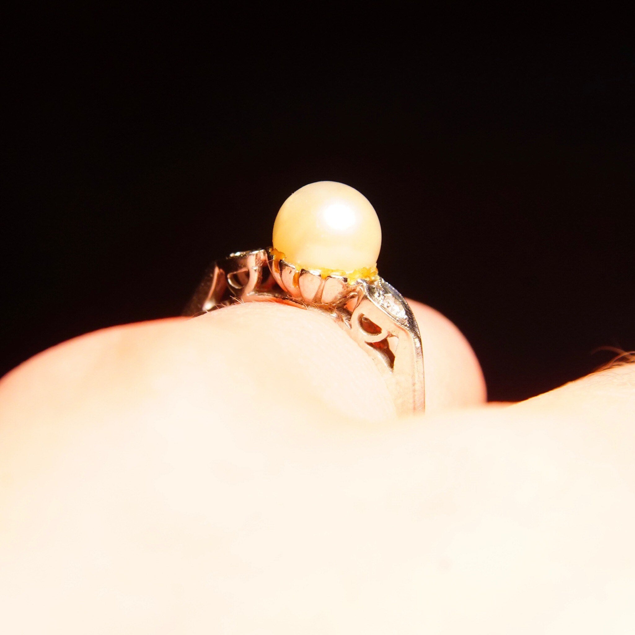 Vintage 14K White Gold Pearl Diamond Accent Ring, 8mm Round Pearl, Diamond Shoulders, .06 TCW, White Gold Band, Size 6 1/4 US
