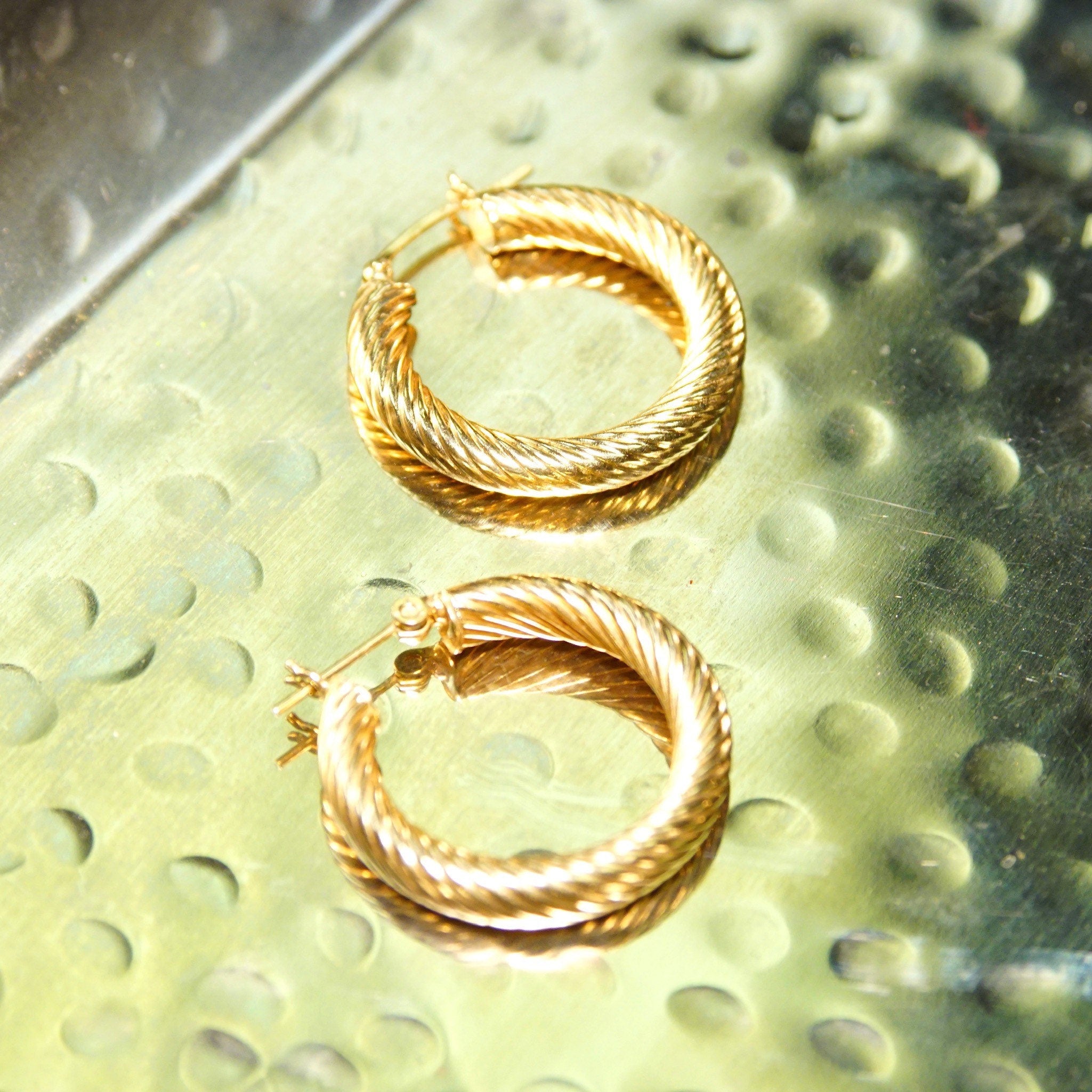 Vintage 14K Yellow Gold Spiral Hoop Earrings, Small 25mm Gold Hollow Tube Hoops, Classy Gold Hoop Earrings, Lightweight 585 Accessory, JCM