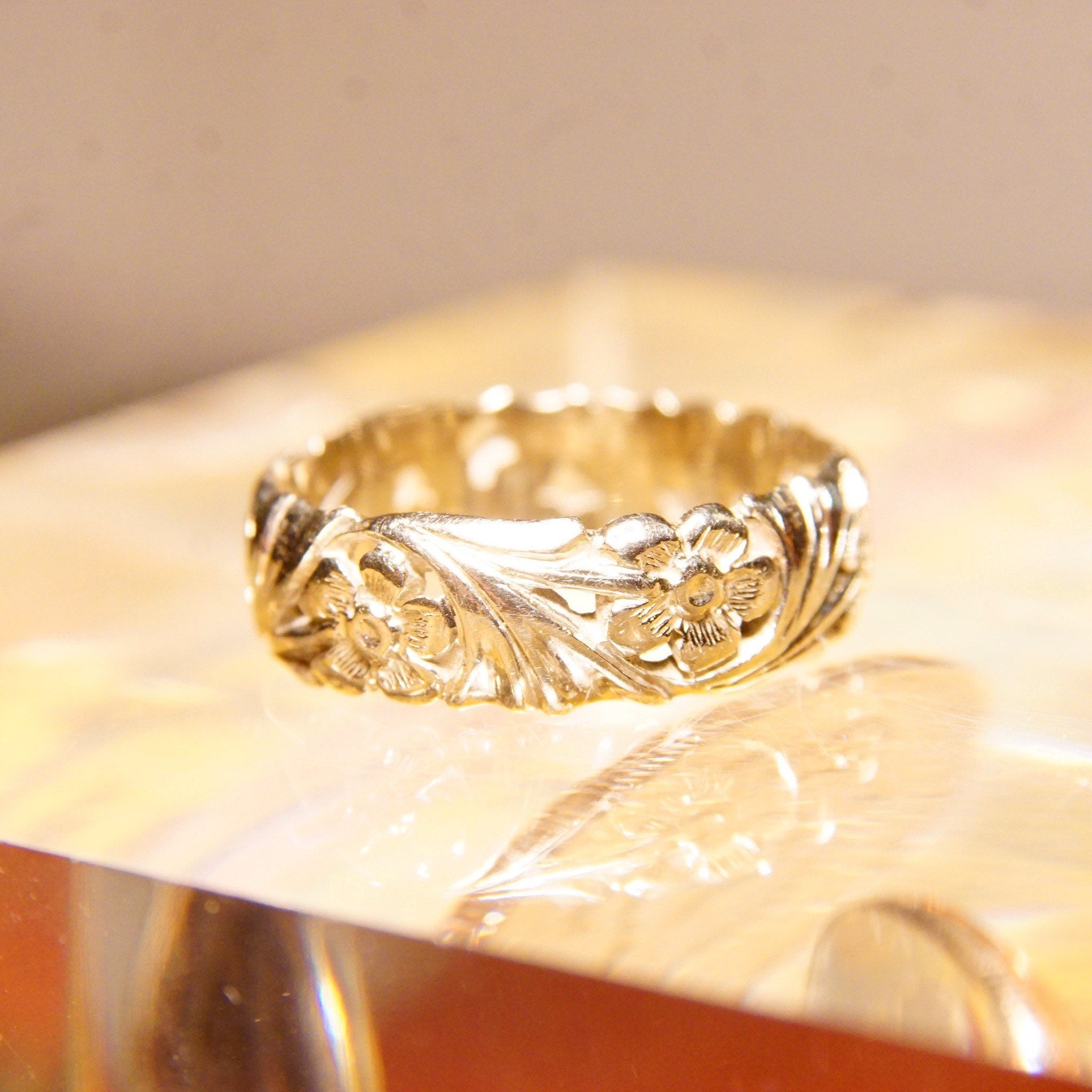 Vintage 14K White Gold Floral Repousse Band Ring, Antique Style Wedding Bands, 6mm Textured 585 Gold Band, Size 7 1/2 US