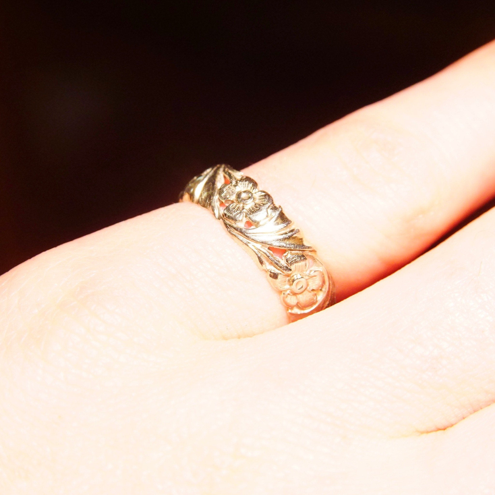 Vintage 14K White Gold Floral Repousse Band Ring, Antique Style Wedding Bands, 6mm Textured 585 Gold Band, Size 7 1/2 US