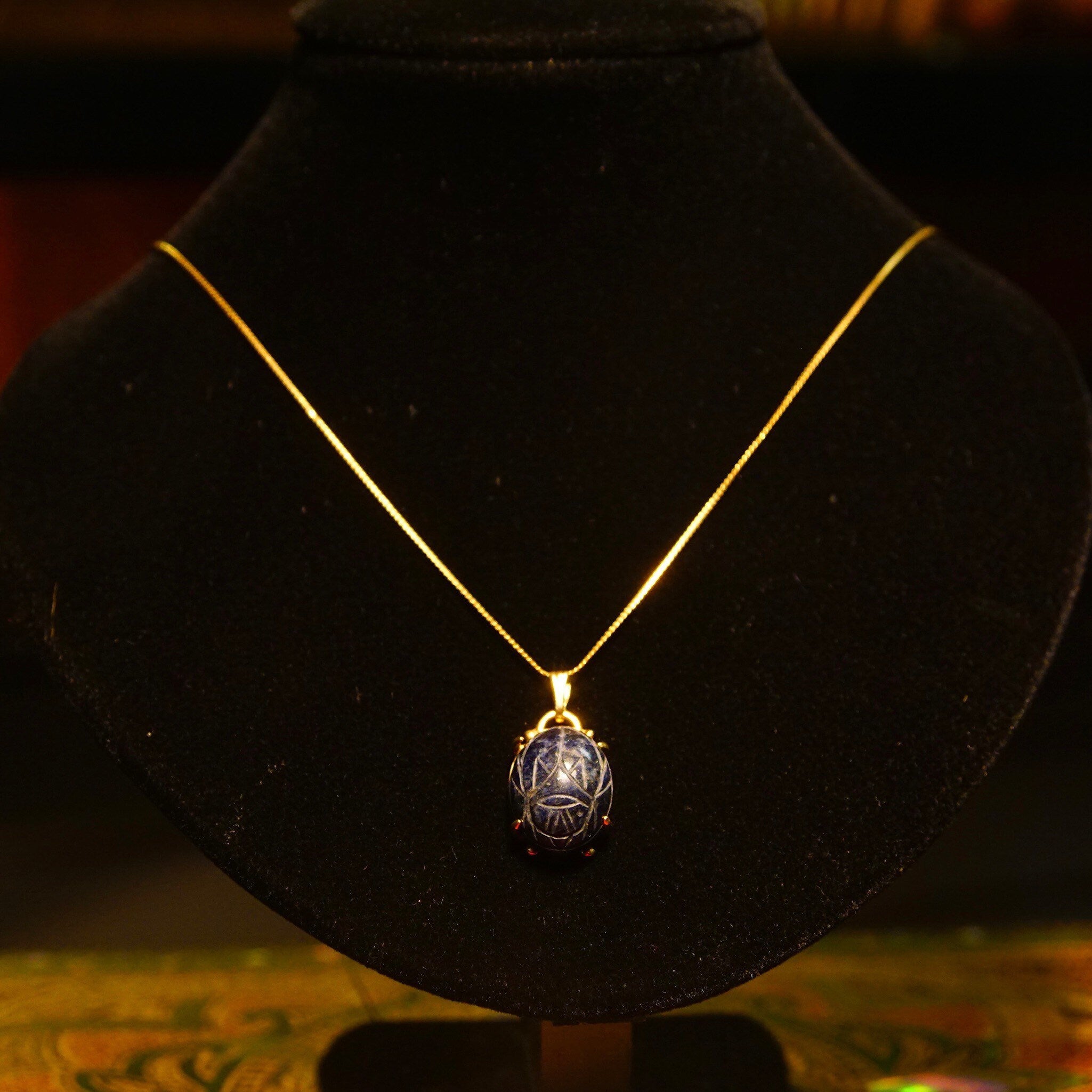 Vintage 14K Gold Sodalite Scarab Cabochon Pendant, Egyptian Scarab Amulet, Carved Dark Blue Gemstone, Yellow Gold Claw Setting, 23mm L