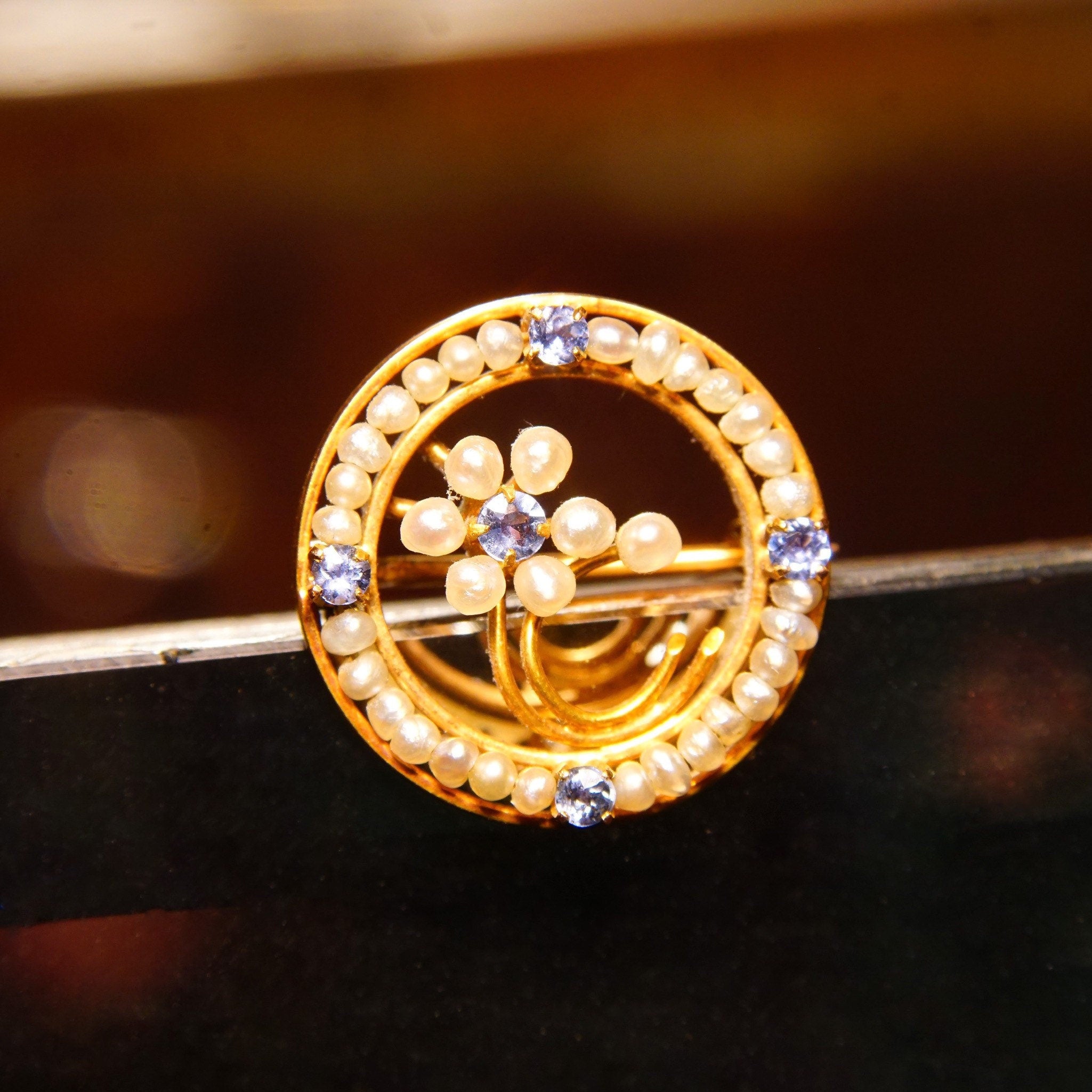 Antique 10K Gold Seed Pear Blue Gemstone Floral Circle Pin, Petite Gold Brooch, Blue Topaz/Sapphire Stones, Art Nouveau, 20mm