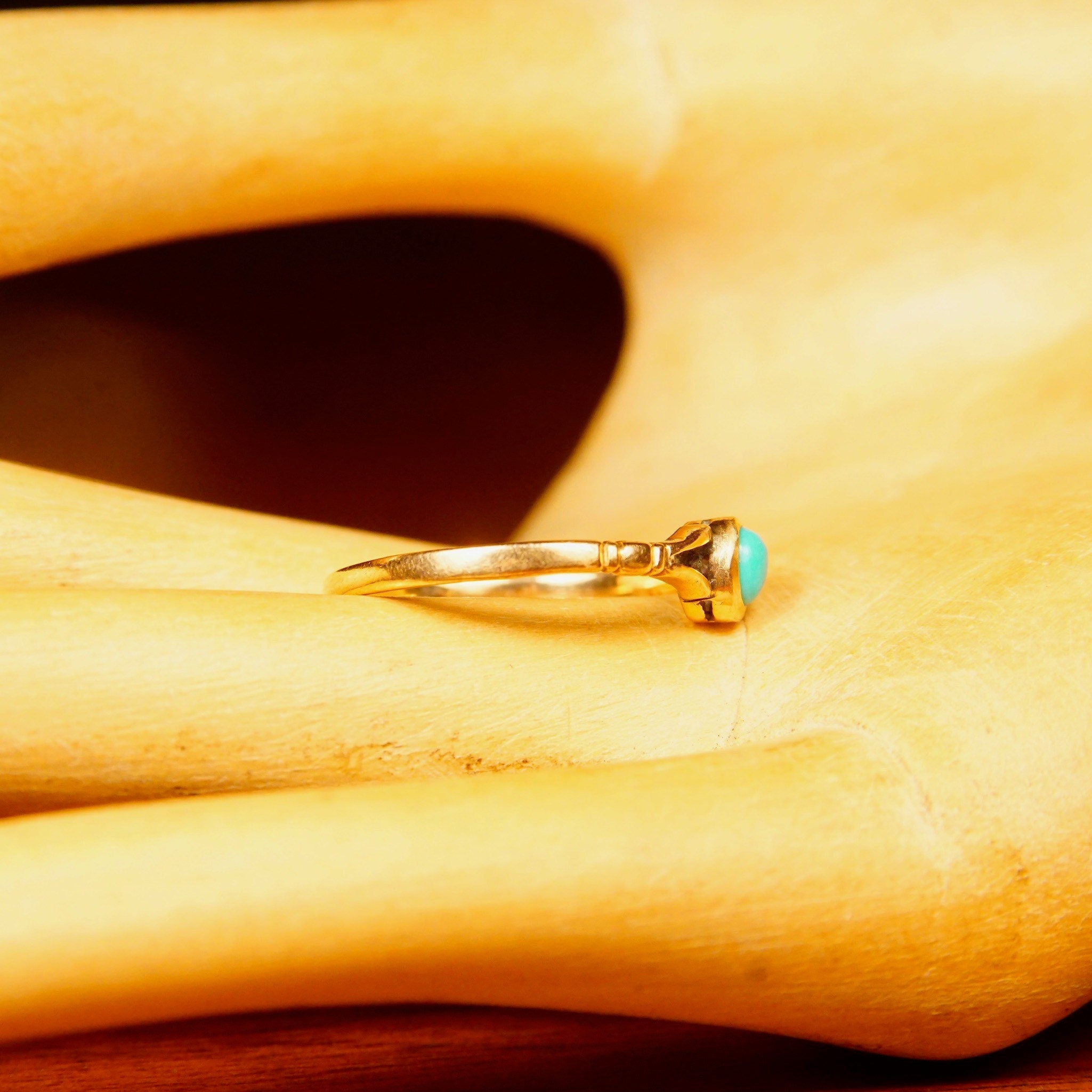 Vintage Minimalist 14K Gold Turquoise Midi Ring, Petite Yellow Gold Ring, Small Turquoise Cabochon, Gold Stacking Ring, Size 4 1/2 US