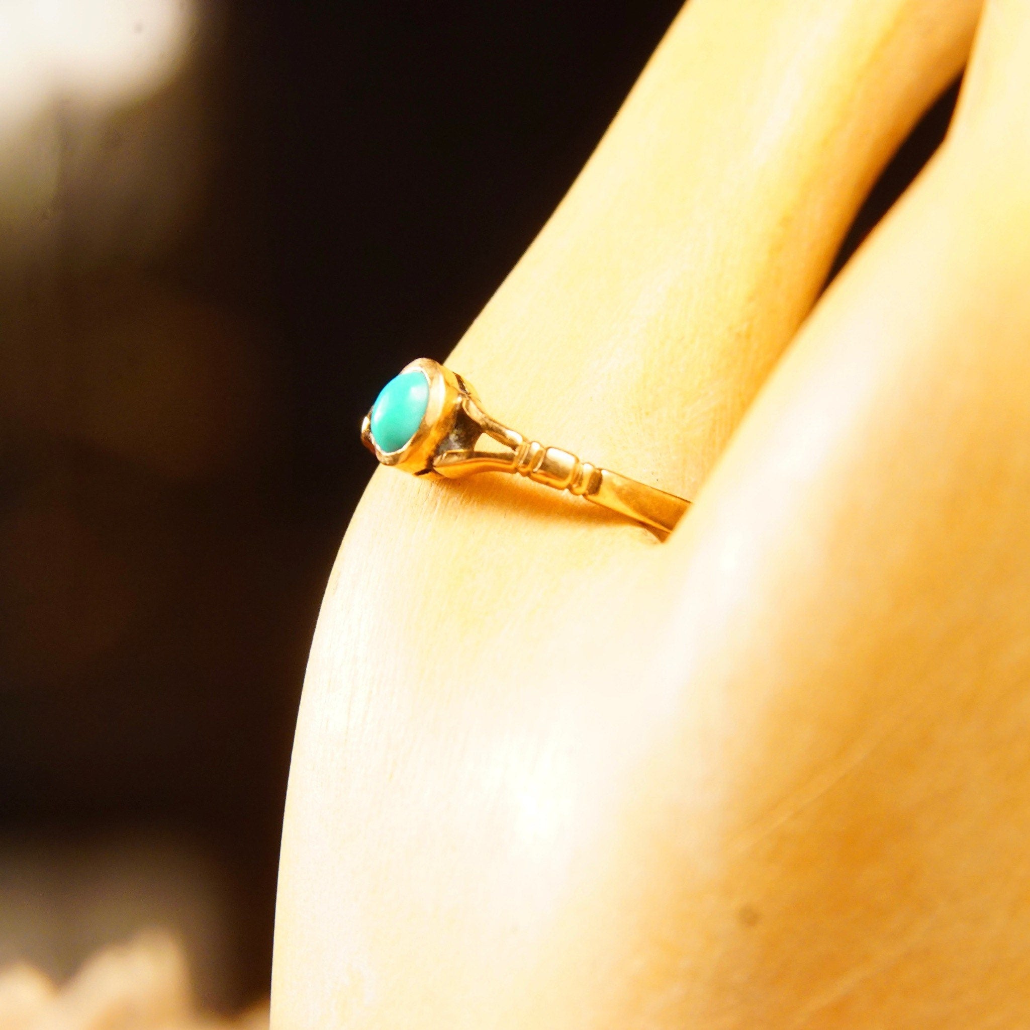 Vintage Minimalist 14K Gold Turquoise Midi Ring, Petite Yellow Gold Ring, Small Turquoise Cabochon, Gold Stacking Ring, Size 4 1/2 US