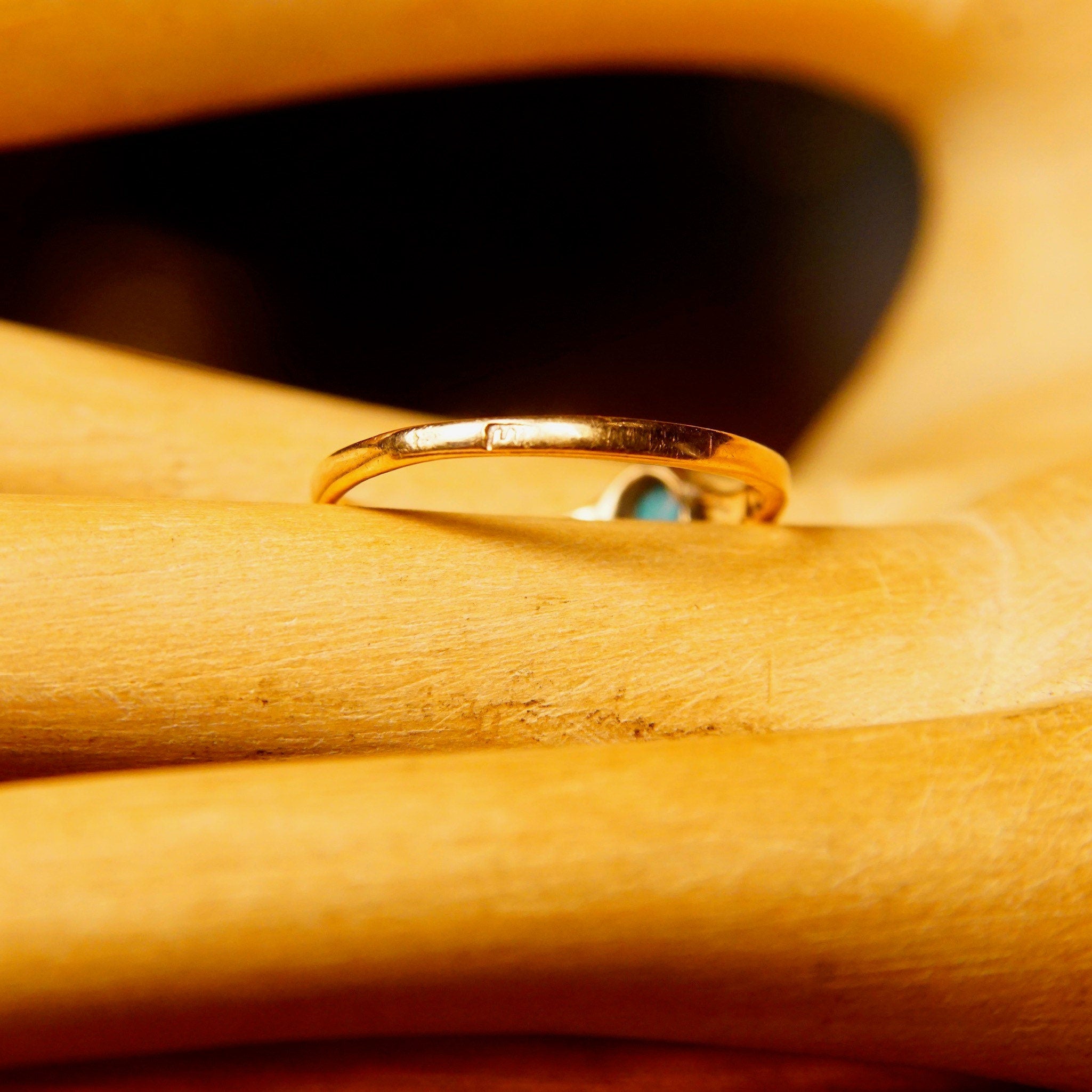 Vintage Minimalist 14K Gold Turquoise Midi Ring, Petite Yellow Gold Ring, Small Turquoise Cabochon, Gold Stacking Ring, Size 4 1/2 US