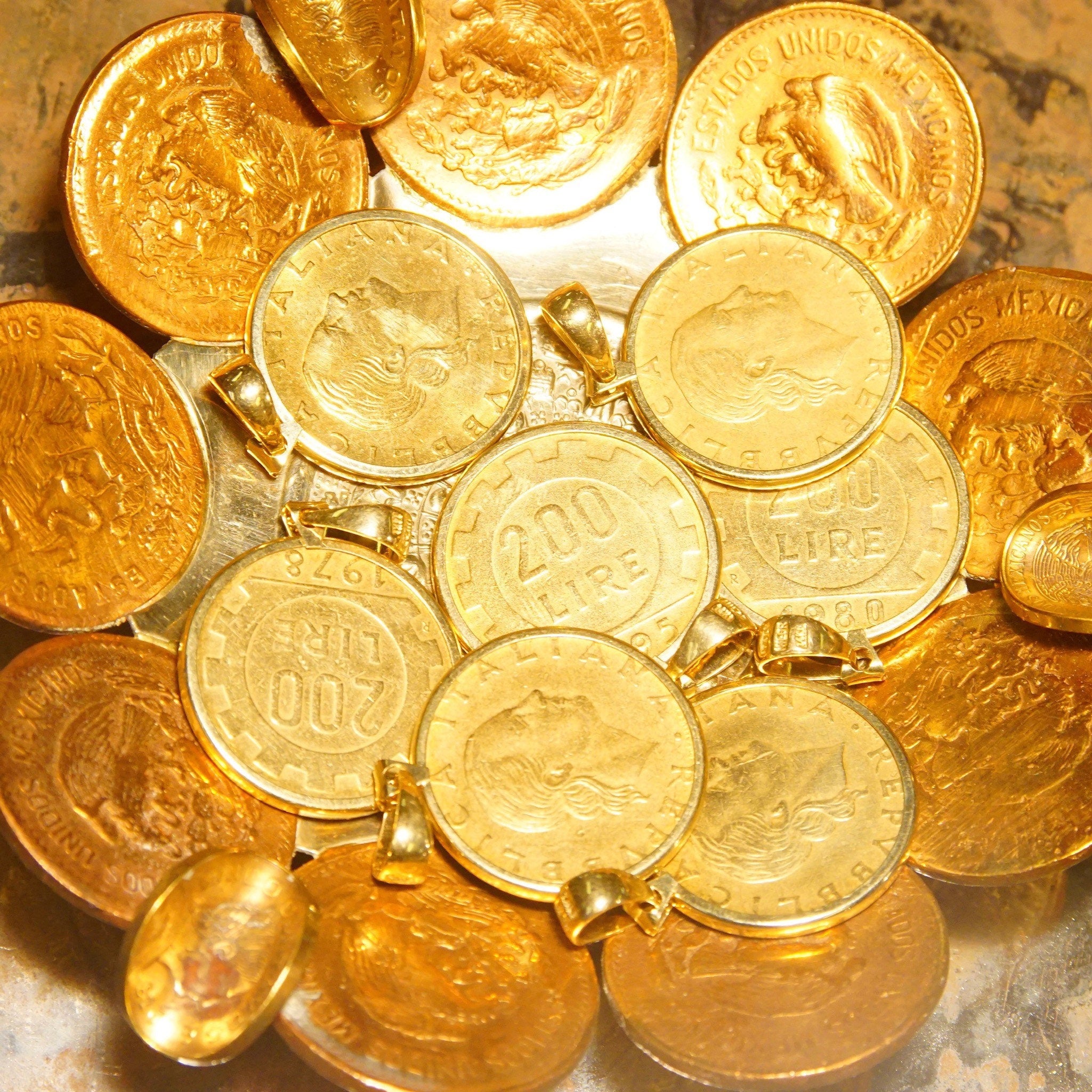 Vintage Milor Italy 14K Gold Italian Lire Coin Pendant, Republica Italian 200 Lire, 1978-1998, Solid Gold Bezel Case & Bail, 1 3/8" L