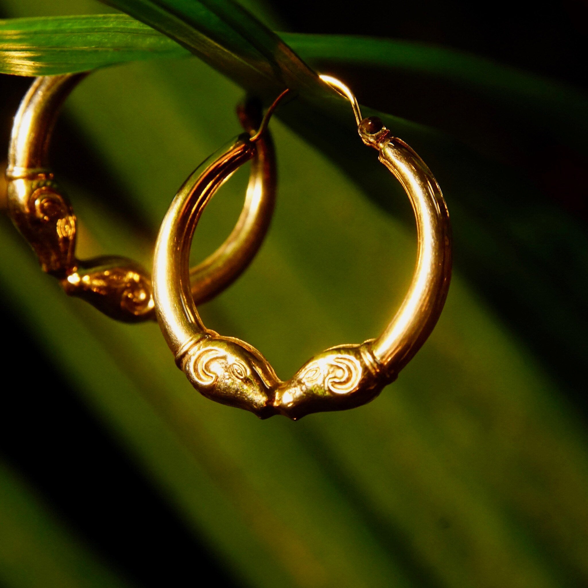 Vintage 14K Gold Kissing Rams Hoop Earrings, Hollow Yellow Gold Hoops, Double Rams Head Embellishment, Etruscan Style, 1 1/8" L