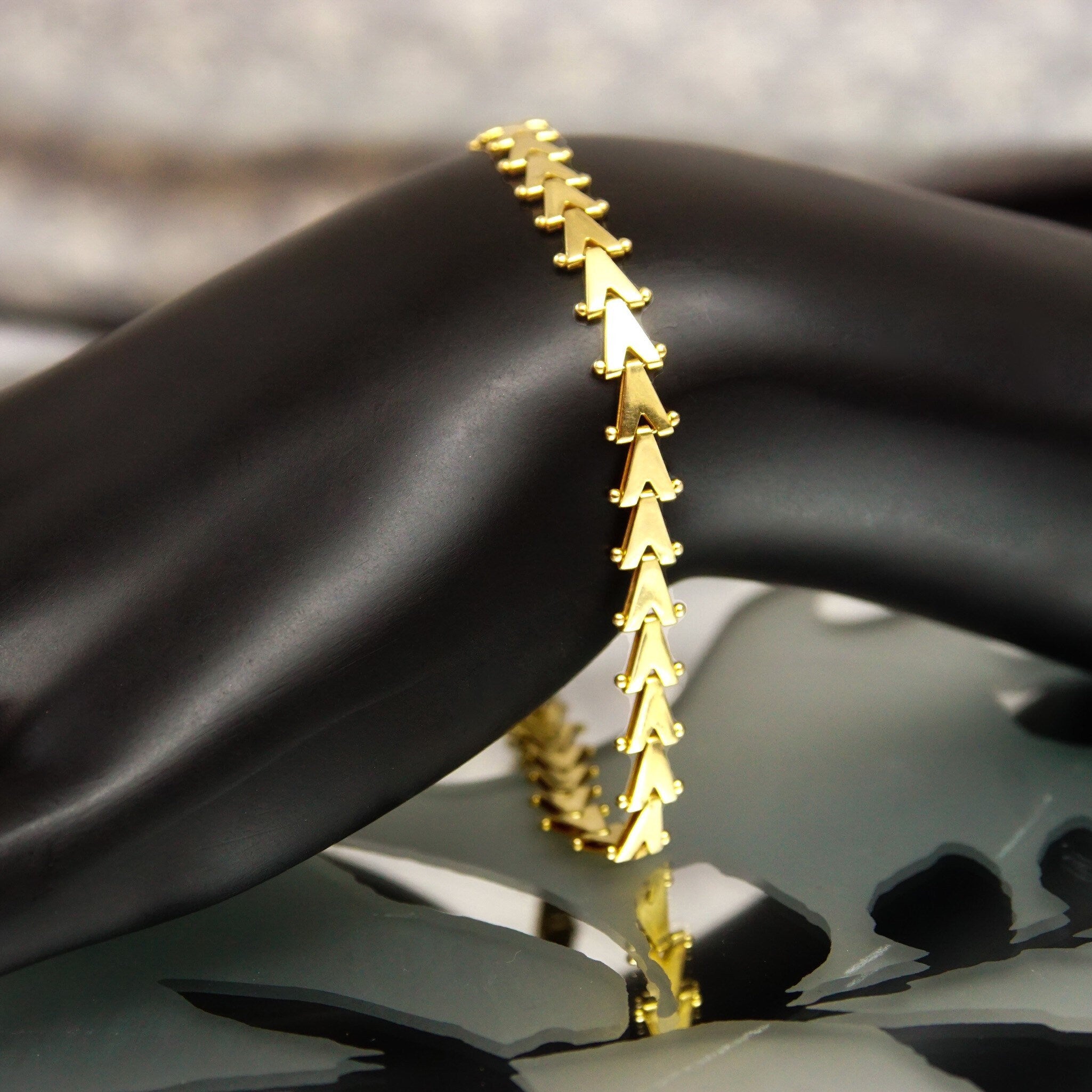 Vintage Modernist Italian 14K Gold Polished V-Link Bracelet, Chevron/Riccio Style, 5mm V-Links, Sleek Sophisticated, 585 Bracelet, 7 1/2" L