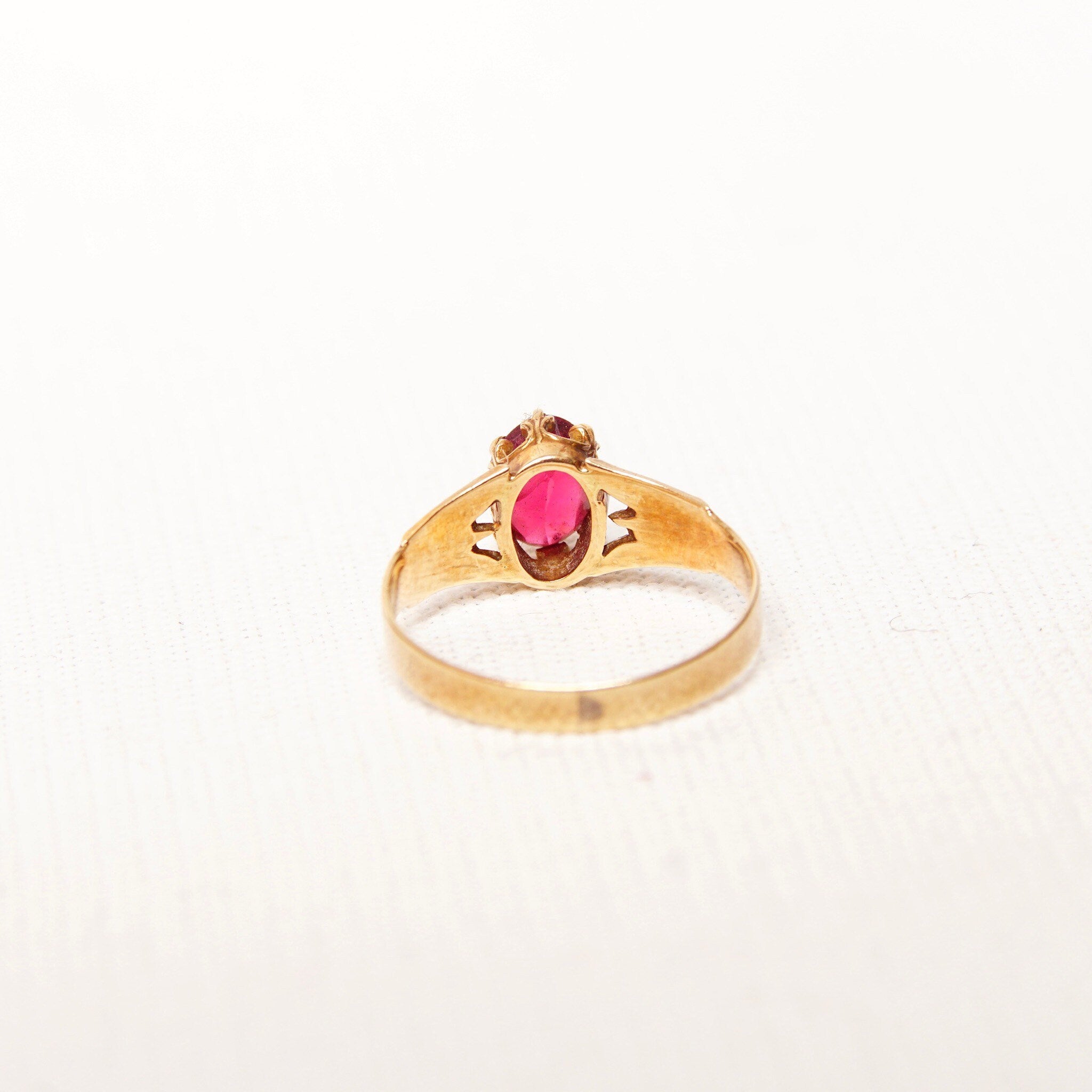 Antique 14K Gold Ruby Solitaire Ring, Hand Engraved Yellow Gold Band, Ornate Crown Prong Setting, Oval Cut Gemstone, Size 3 3/4 US