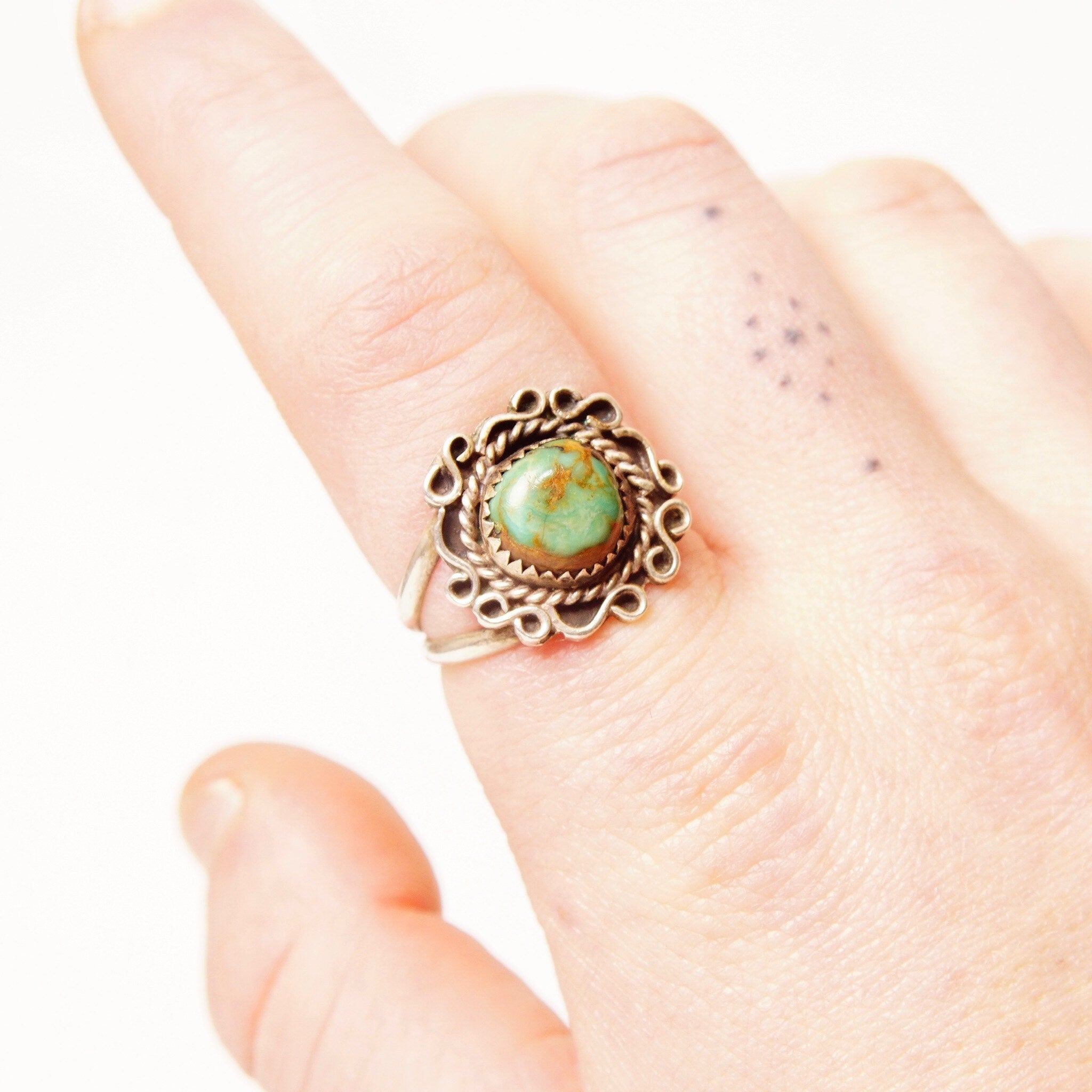 Vintage Signed Navajo E.J Little Sterling Silver Green Turquoise Cabochon Ring, Embellished Silver Setting, Split Prong Band, Size 10 US