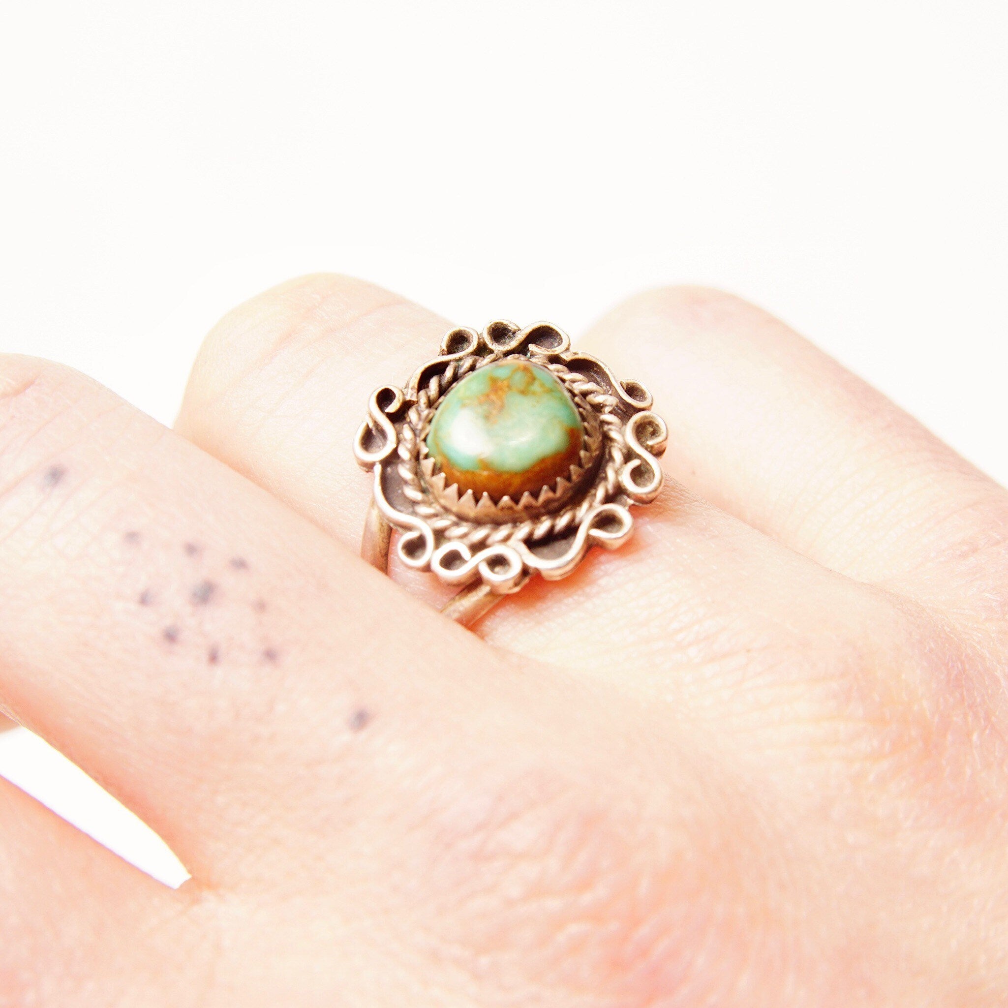 Vintage Signed Navajo E.J Little Sterling Silver Green Turquoise Cabochon Ring, Embellished Silver Setting, Split Prong Band, Size 10 US