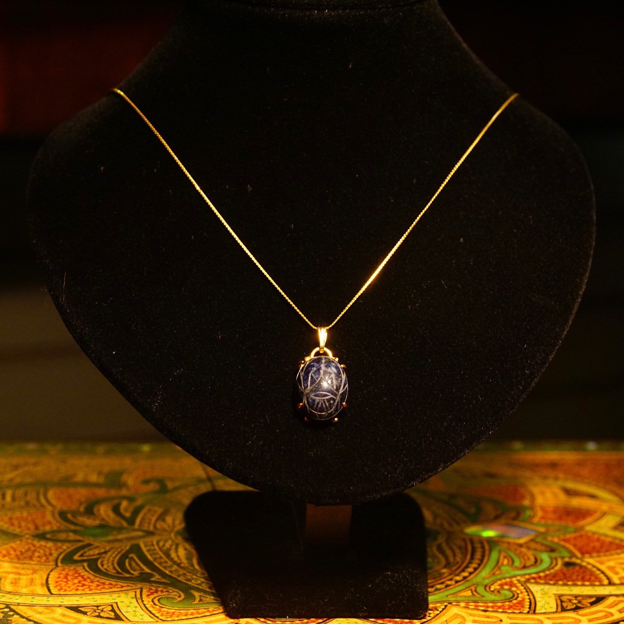 Vintage 14K Gold Sodalite Scarab Cabochon Pendant, Egyptian Scarab Amulet, Carved Dark Blue Gemstone, Yellow Gold Claw Setting, 23mm L