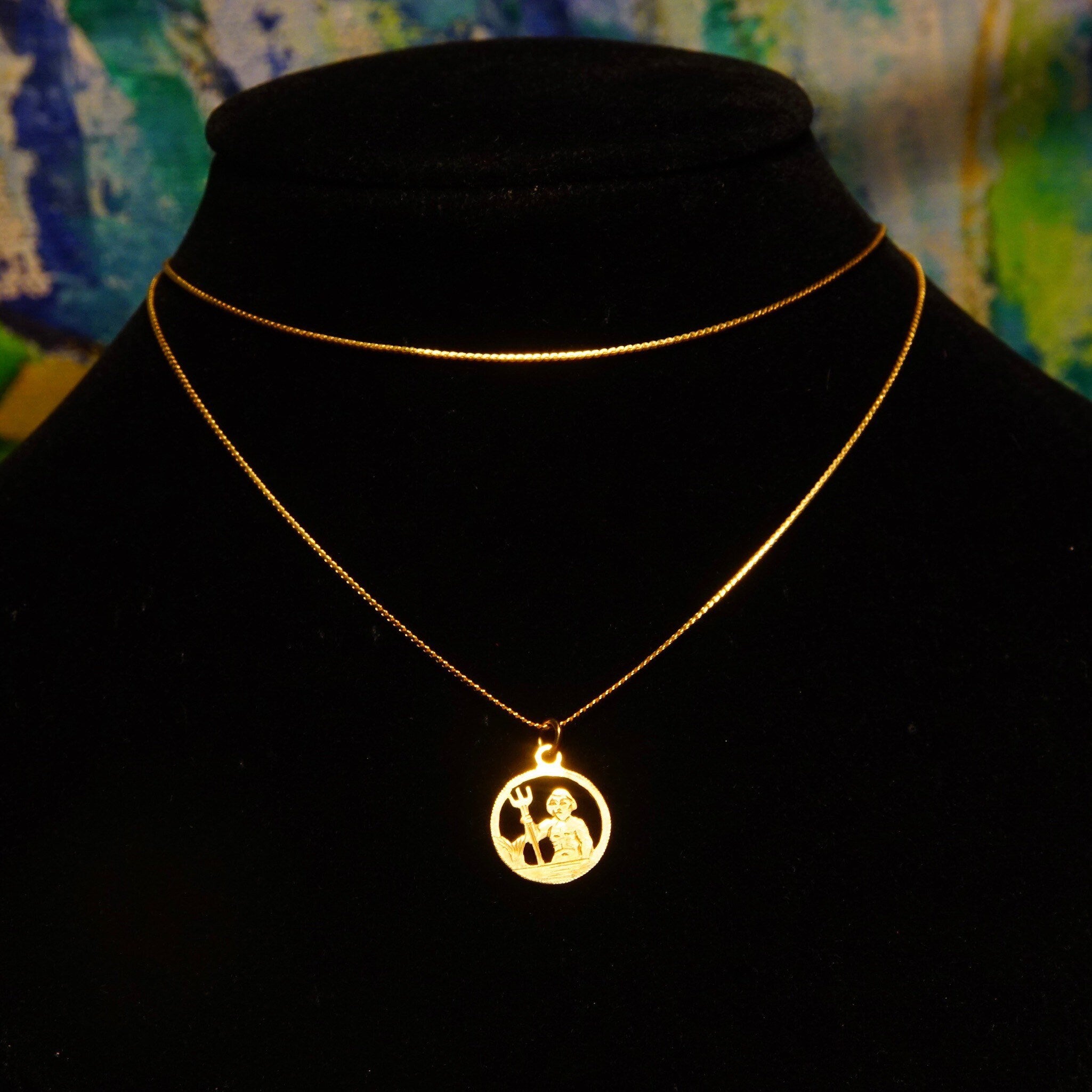 Vintage 14K Gold Figural Pendant Necklace, Hammered Gold Cut Out Disc, 1mm Serpentine Chain, Allegorical Pendant, 585 Yellow Gold, 19 3/4 L