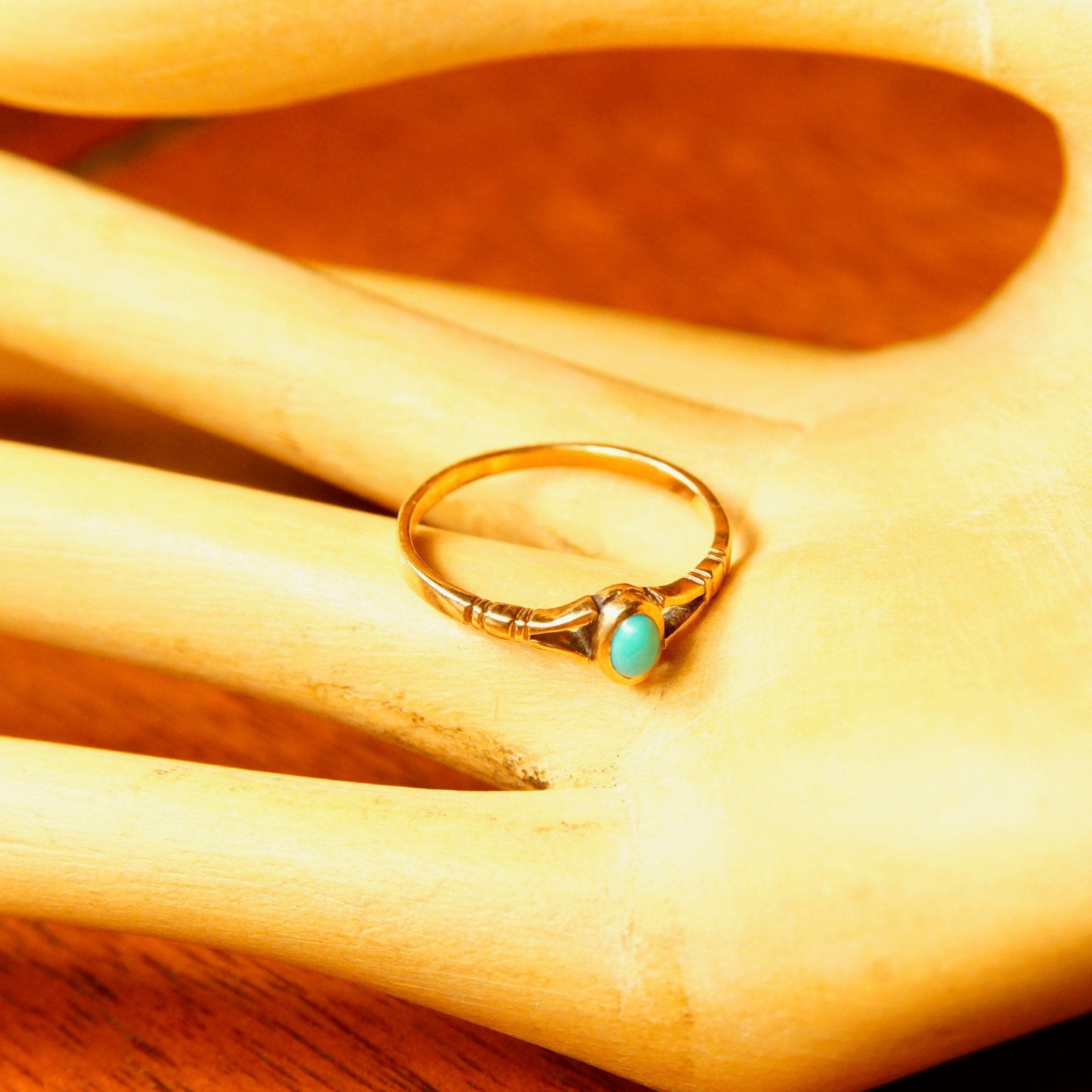 Vintage Minimalist 14K Gold Turquoise Midi Ring, Petite Yellow Gold Ring, Small Turquoise Cabochon, Gold Stacking Ring, Size 4 1/2 US