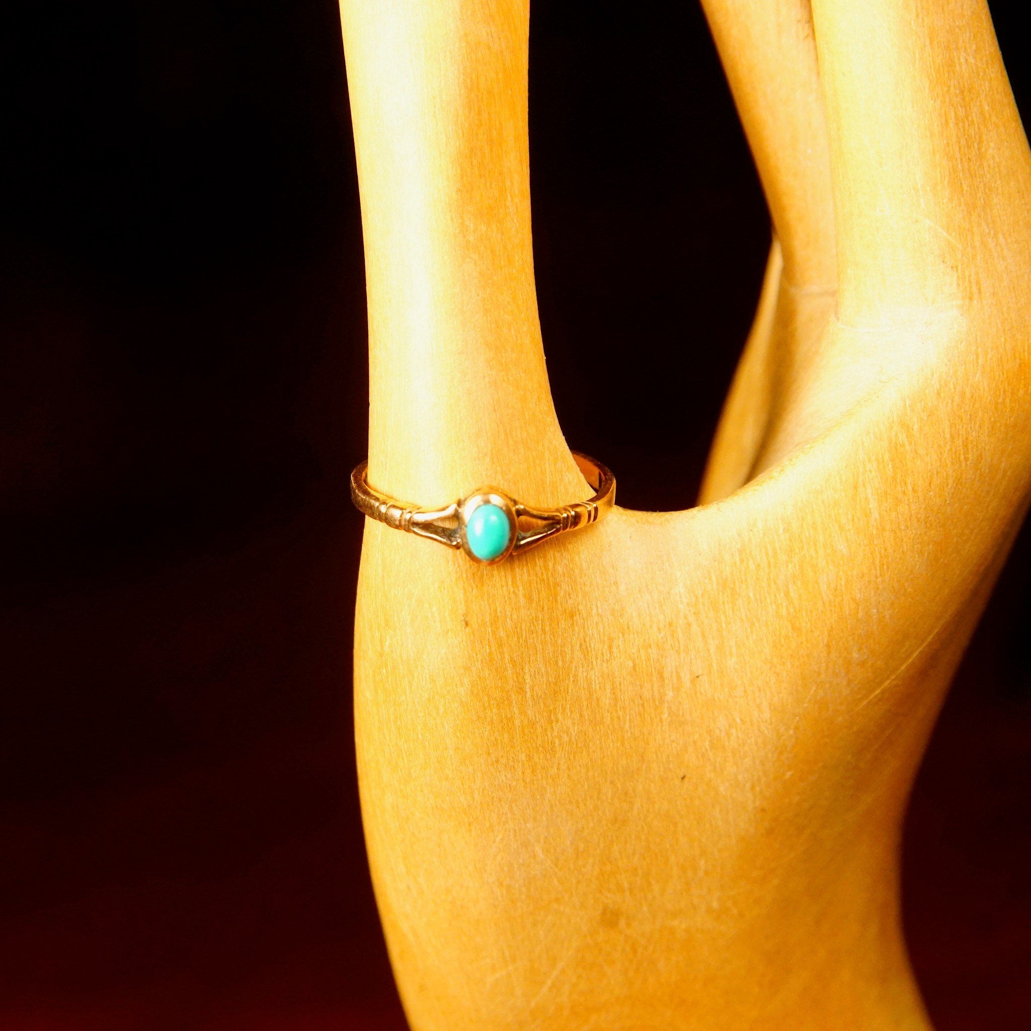 Vintage Minimalist 14K Gold Turquoise Midi Ring, Petite Yellow Gold Ring, Small Turquoise Cabochon, Gold Stacking Ring, Size 4 1/2 US