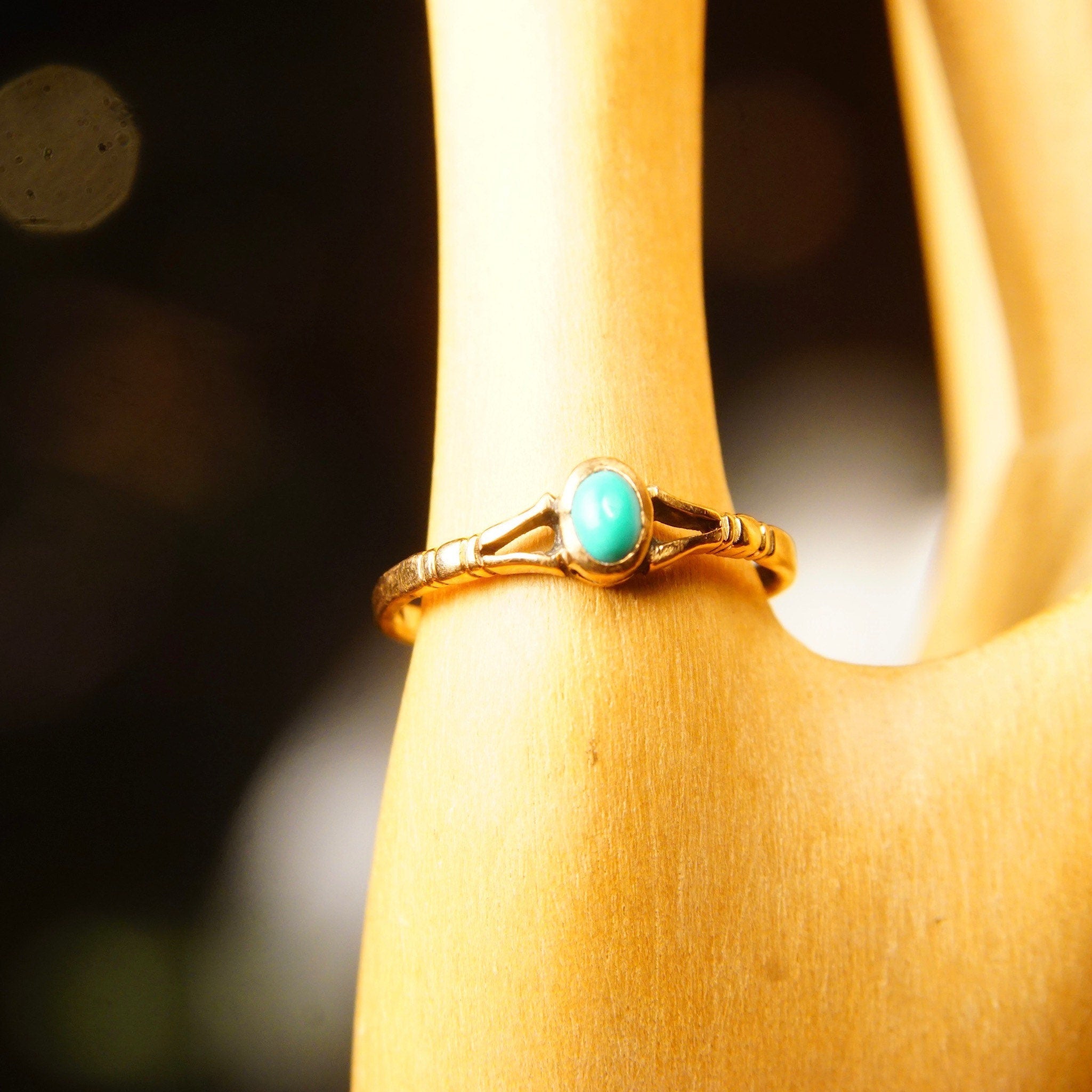 Vintage Minimalist 14K Gold Turquoise Midi Ring, Petite Yellow Gold Ring, Small Turquoise Cabochon, Gold Stacking Ring, Size 4 1/2 US