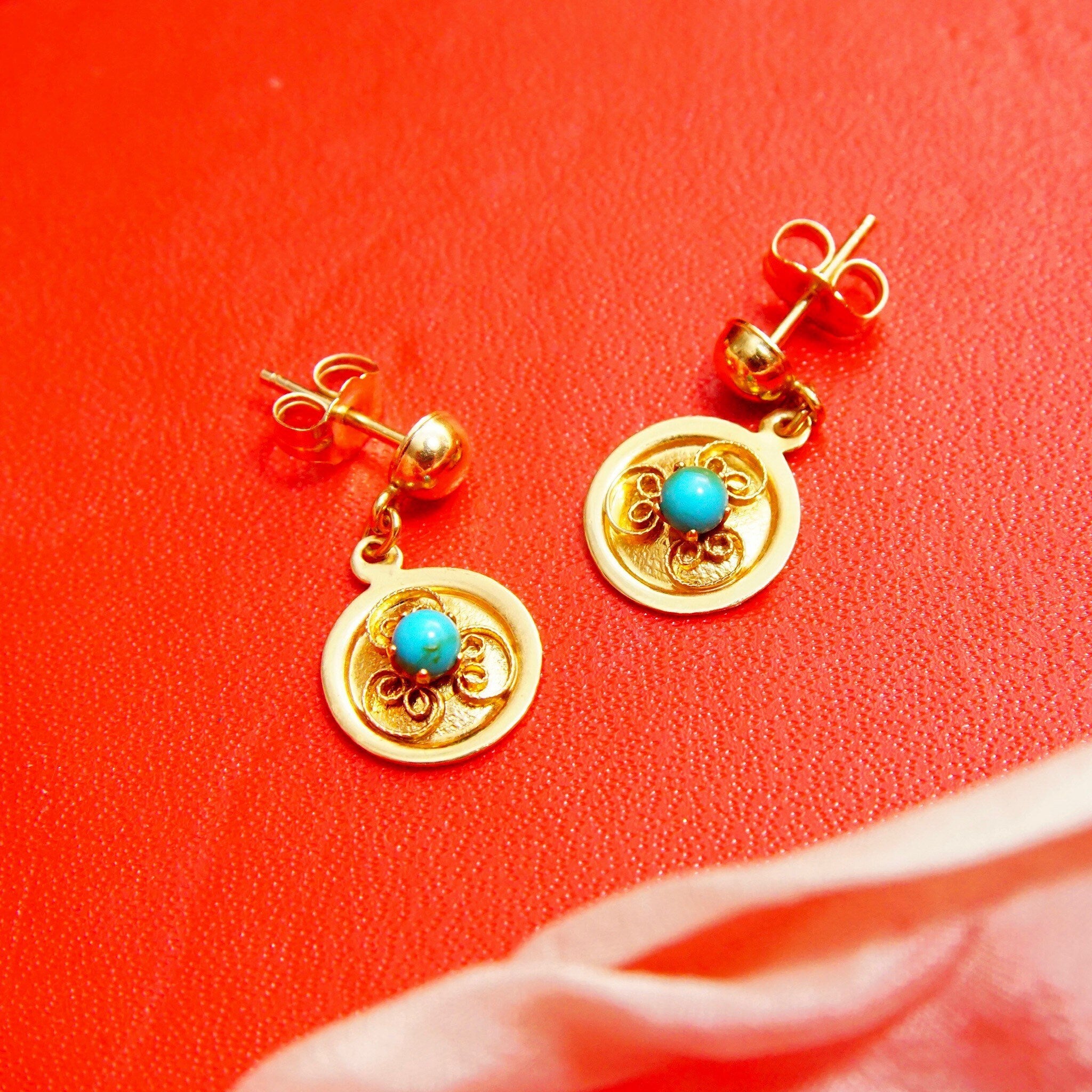 Vintage 14K Gold Filigree Turquoise Accent Dangle Earrings, Yellow Gold Discs, Prong Set Turquoise Bead, 21mm