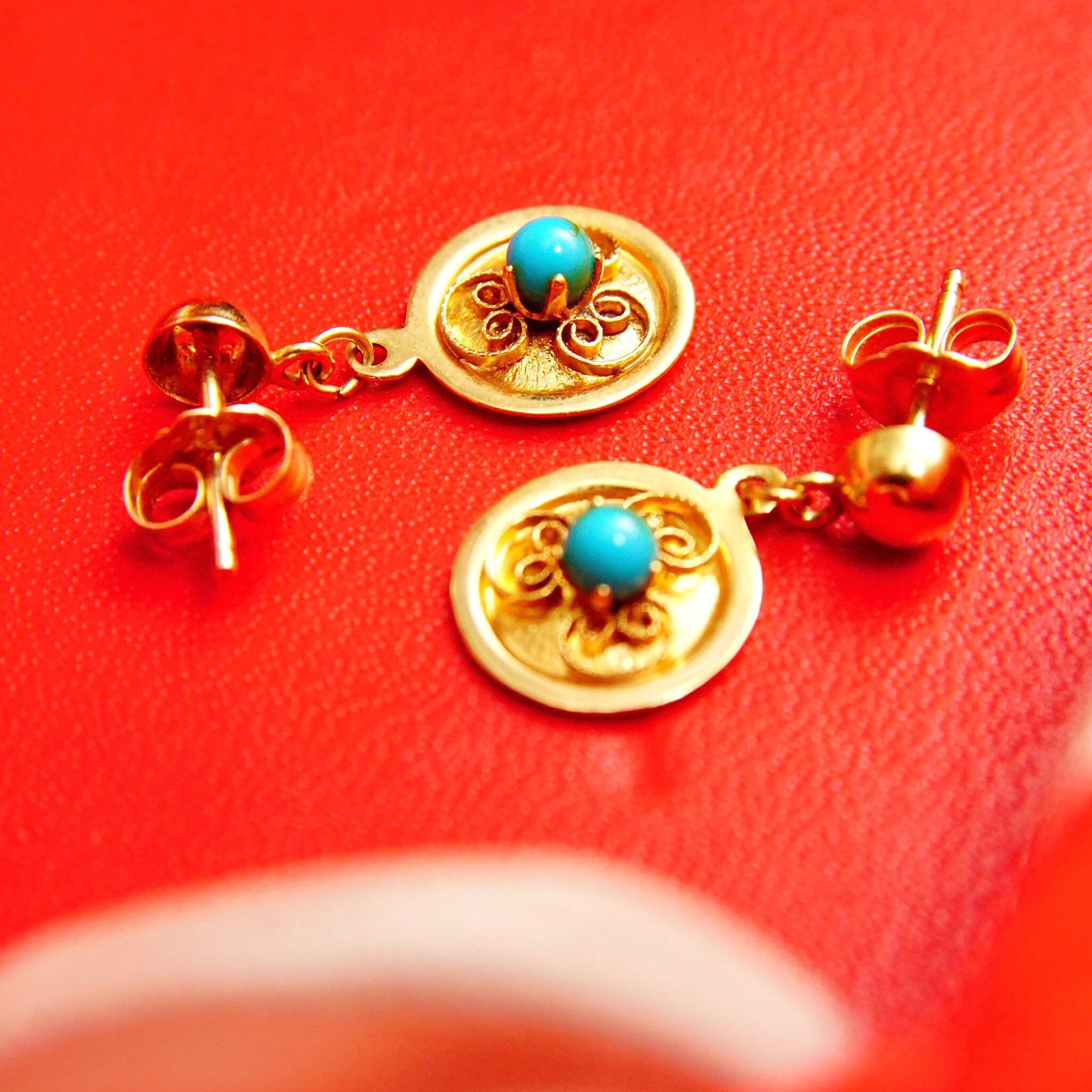 Vintage 14K Gold Filigree Turquoise Accent Dangle Earrings, Yellow Gold Discs, Prong Set Turquoise Bead, 21mm