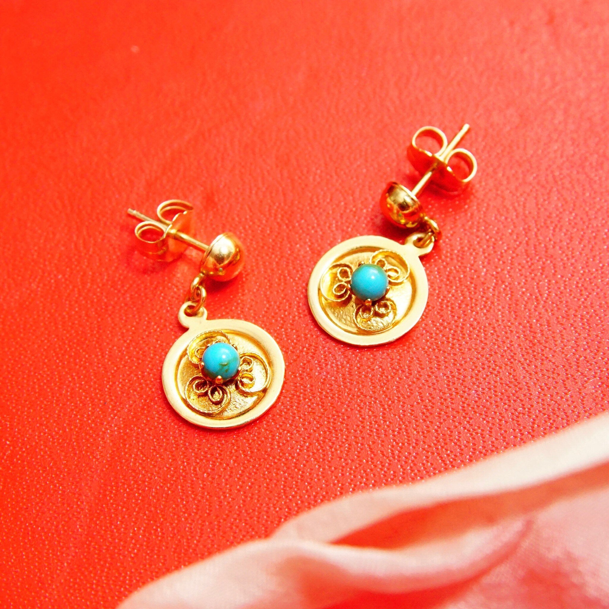 Vintage 14K Gold Filigree Turquoise Accent Dangle Earrings, Yellow Gold Discs, Prong Set Turquoise Bead, 21mm