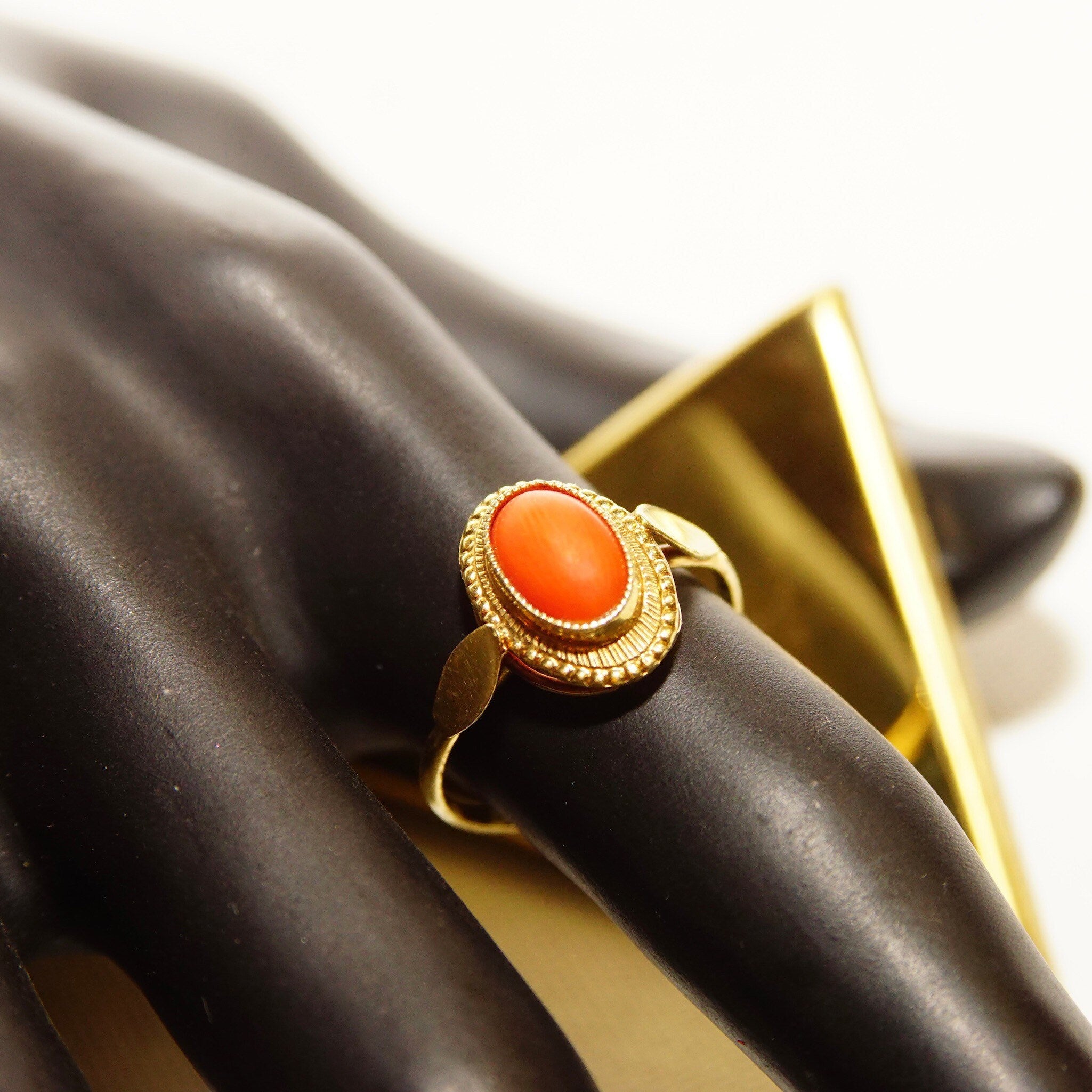 Vintage 14K Yellow Gold Coral Cabochon Ring, Embellished Bezel Setting, Orange/Red Coral, Bohemian Style, Elegant 585 Ring,  Size 6 1/4 US