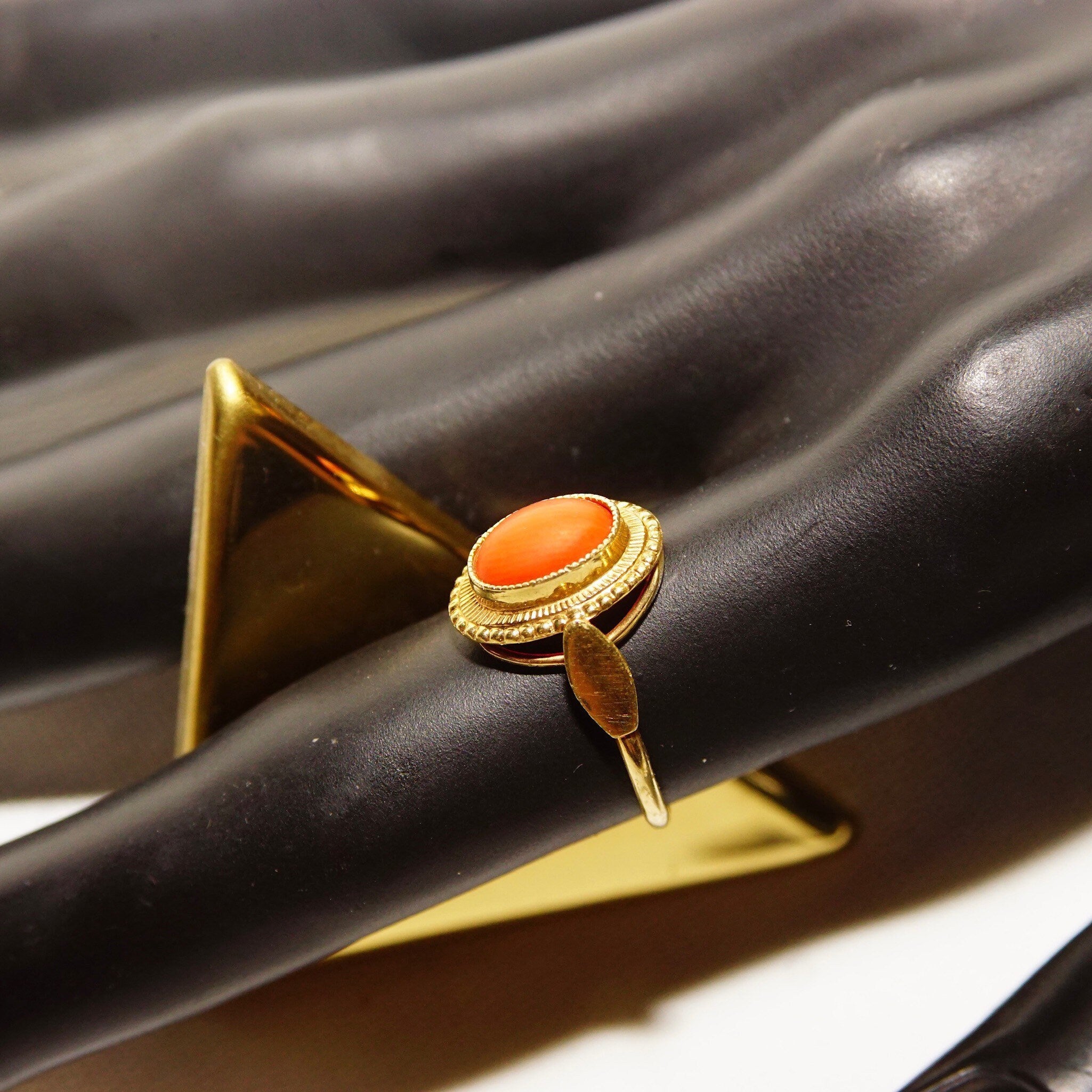Vintage 14K Yellow Gold Coral Cabochon Ring, Embellished Bezel Setting, Orange/Red Coral, Bohemian Style, Elegant 585 Ring,  Size 6 1/4 US
