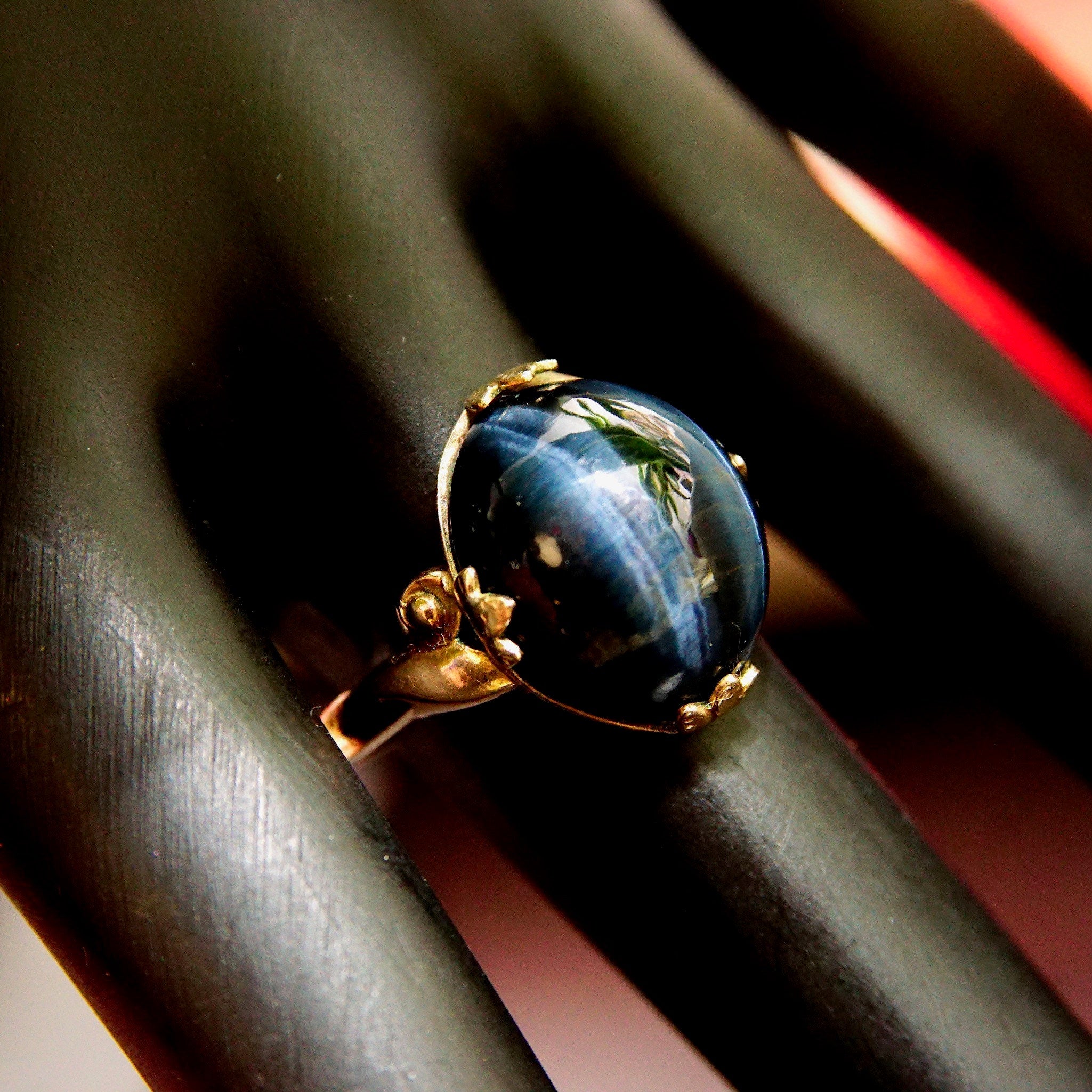 Antique 10K GF Cat's Eye Cabochon Ring, Ornate Fleur Prong Clips, Chatoyant Sillimanite Gemstone, Size 7 1/2 US
