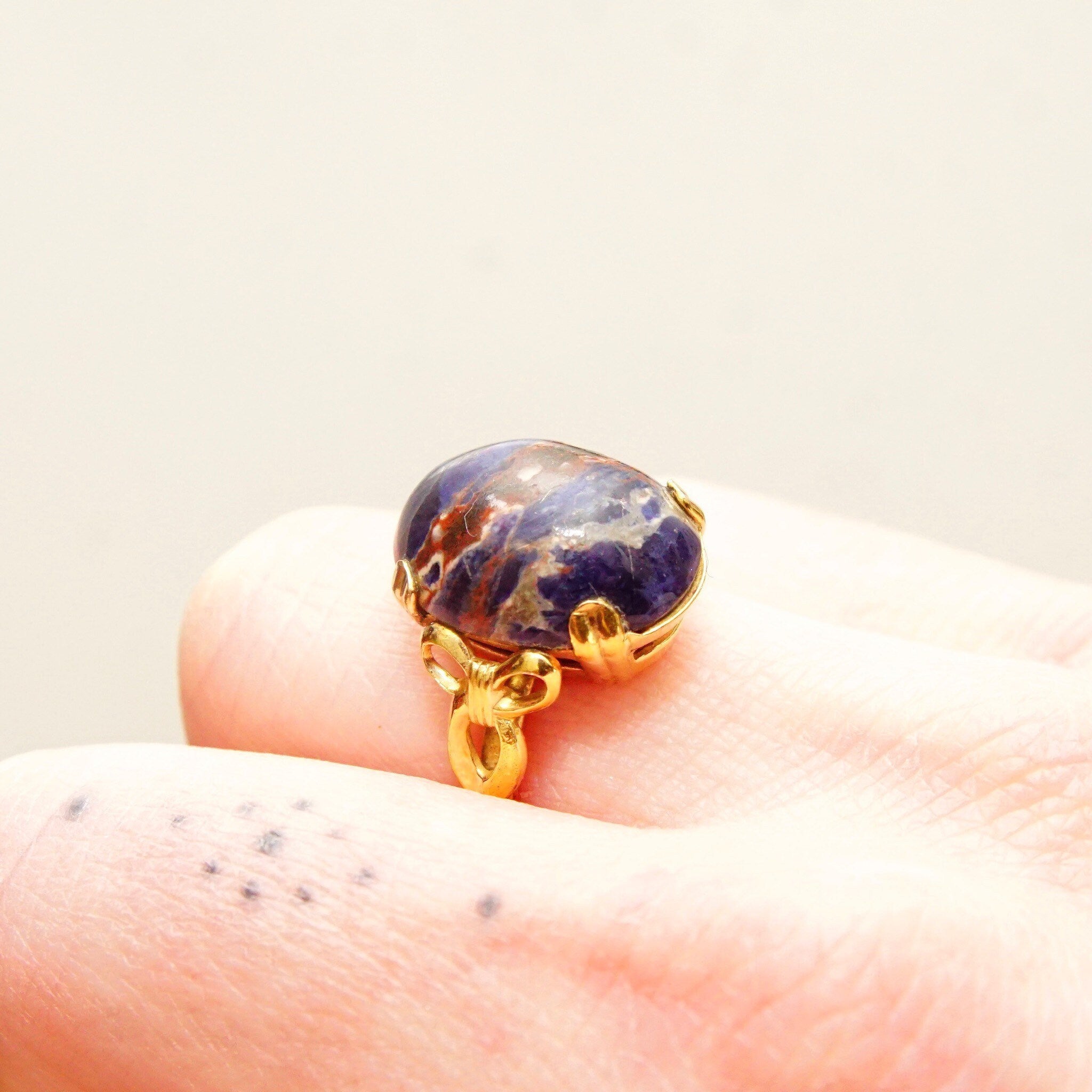 Vintage 10K GF Lapis Lazuli Cabochon Ring, Dark Blue Gemstone W/ Inclusions, Yellow Gold Ribbon Embellishments, Size 8 US