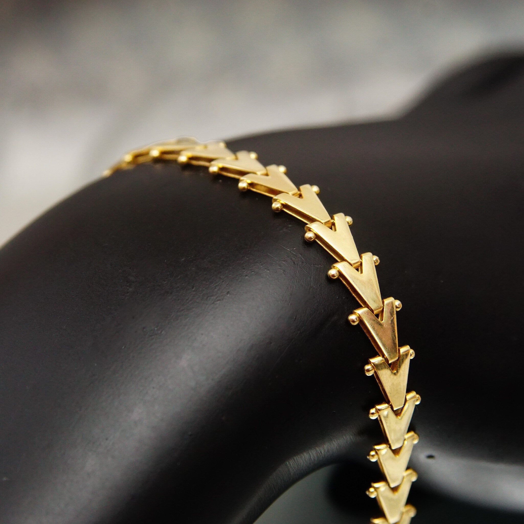 Vintage Modernist Italian 14K Gold Polished V-Link Bracelet, Chevron/Riccio Style, 5mm V-Links, Sleek Sophisticated, 585 Bracelet, 7 1/2" L
