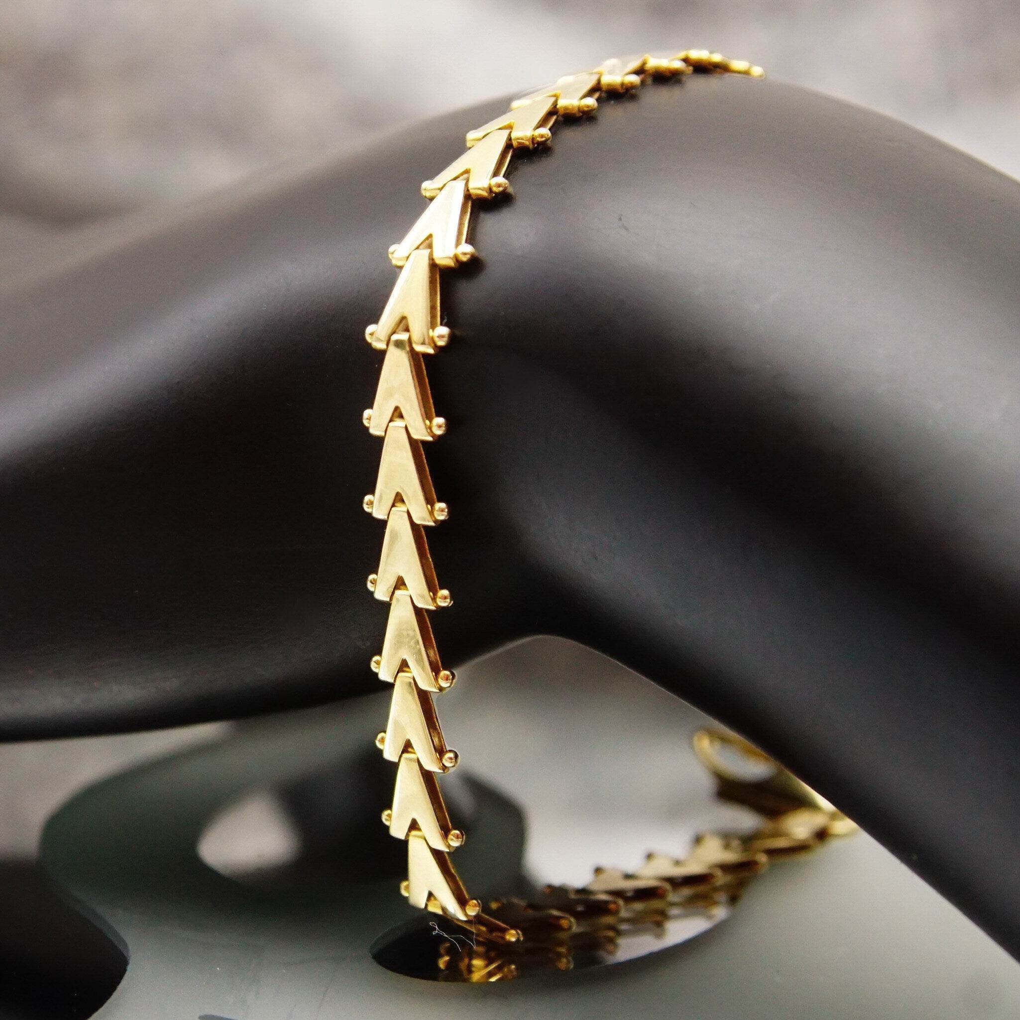 Vintage Modernist Italian 14K Gold Polished V-Link Bracelet, Chevron/Riccio Style, 5mm V-Links, Sleek Sophisticated, 585 Bracelet, 7 1/2" L