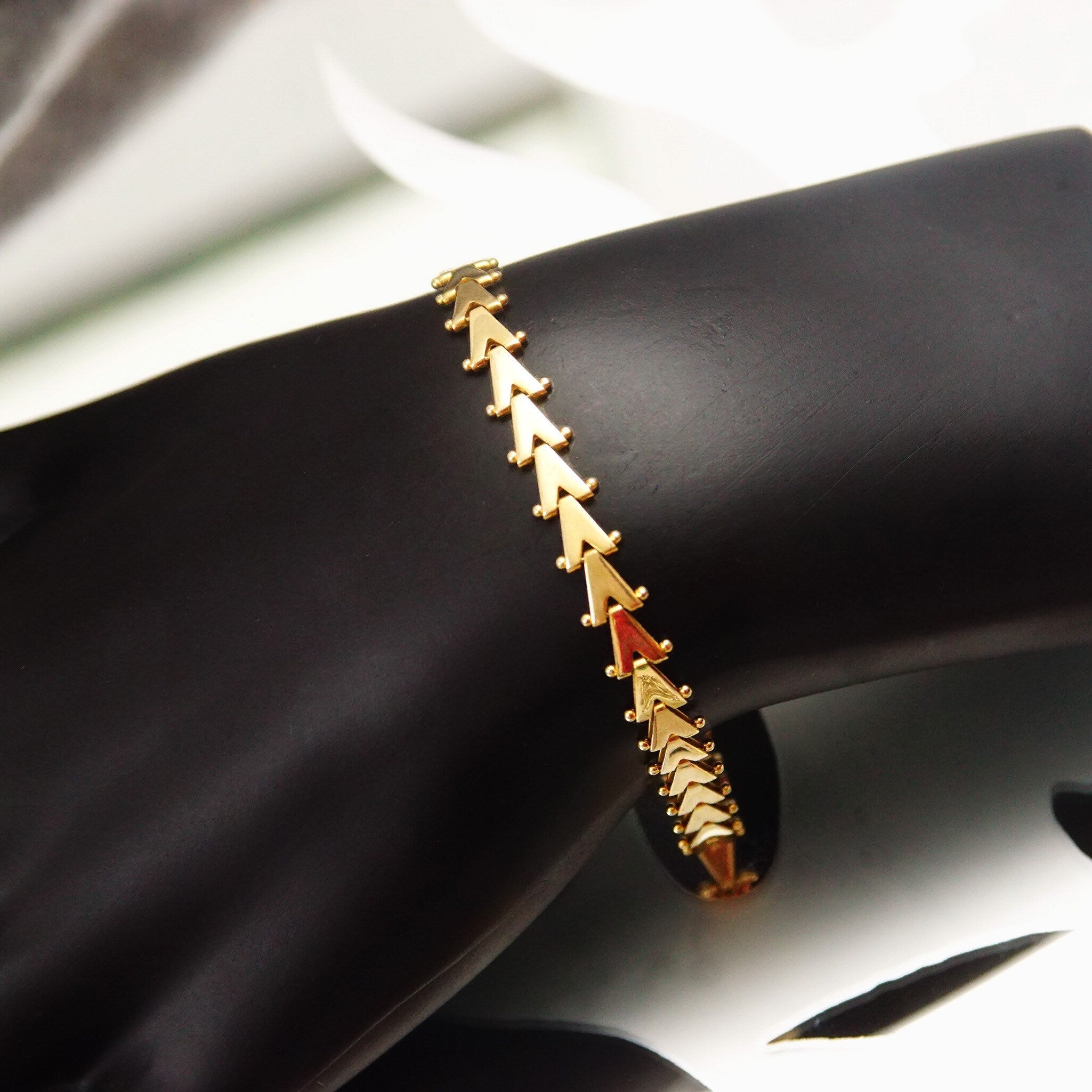Vintage Modernist Italian 14K Gold Polished V-Link Bracelet, Chevron/Riccio Style, 5mm V-Links, Sleek Sophisticated, 585 Bracelet, 7 1/2" L