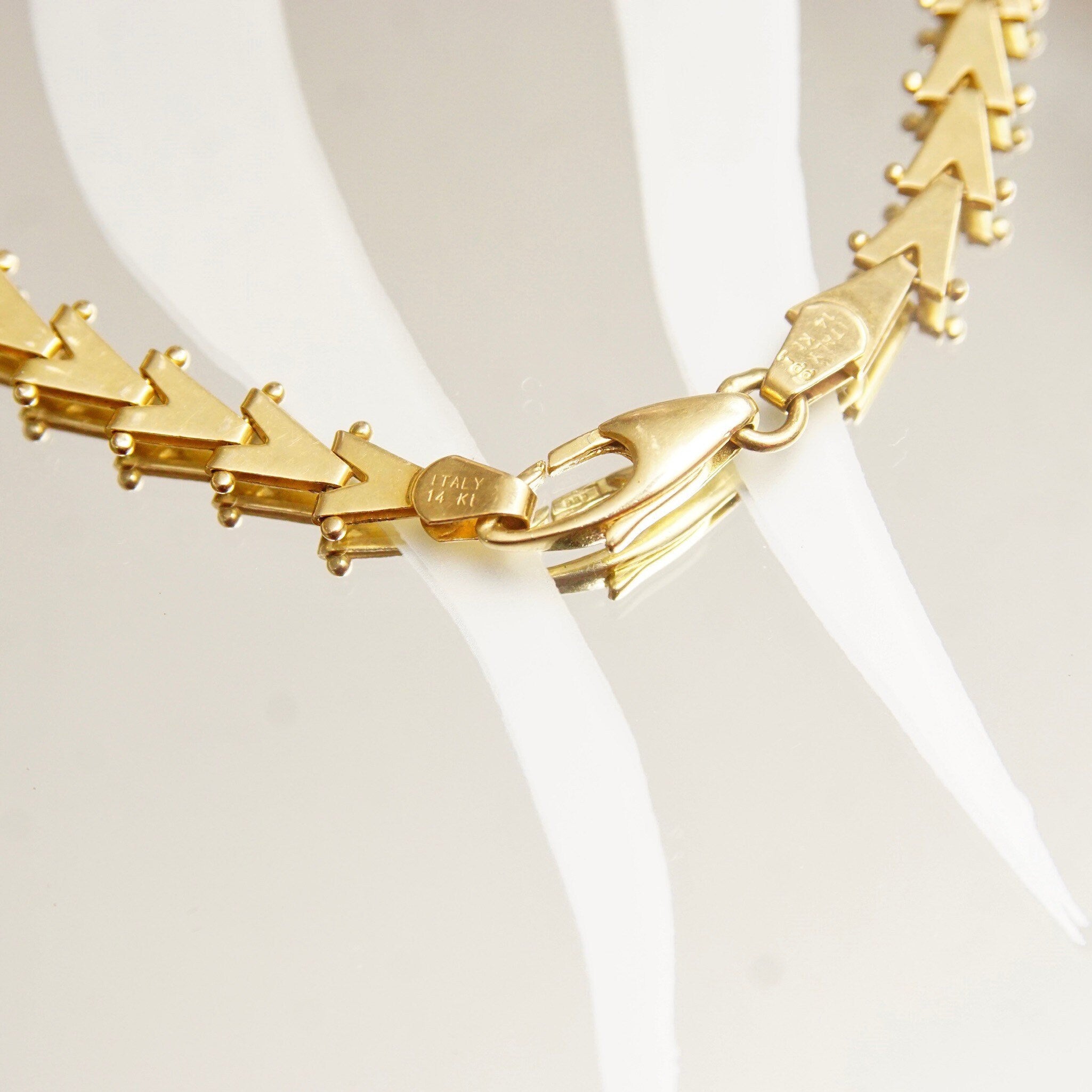 Vintage Modernist Italian 14K Gold Polished V-Link Bracelet, Chevron/Riccio Style, 5mm V-Links, Sleek Sophisticated, 585 Bracelet, 7 1/2" L