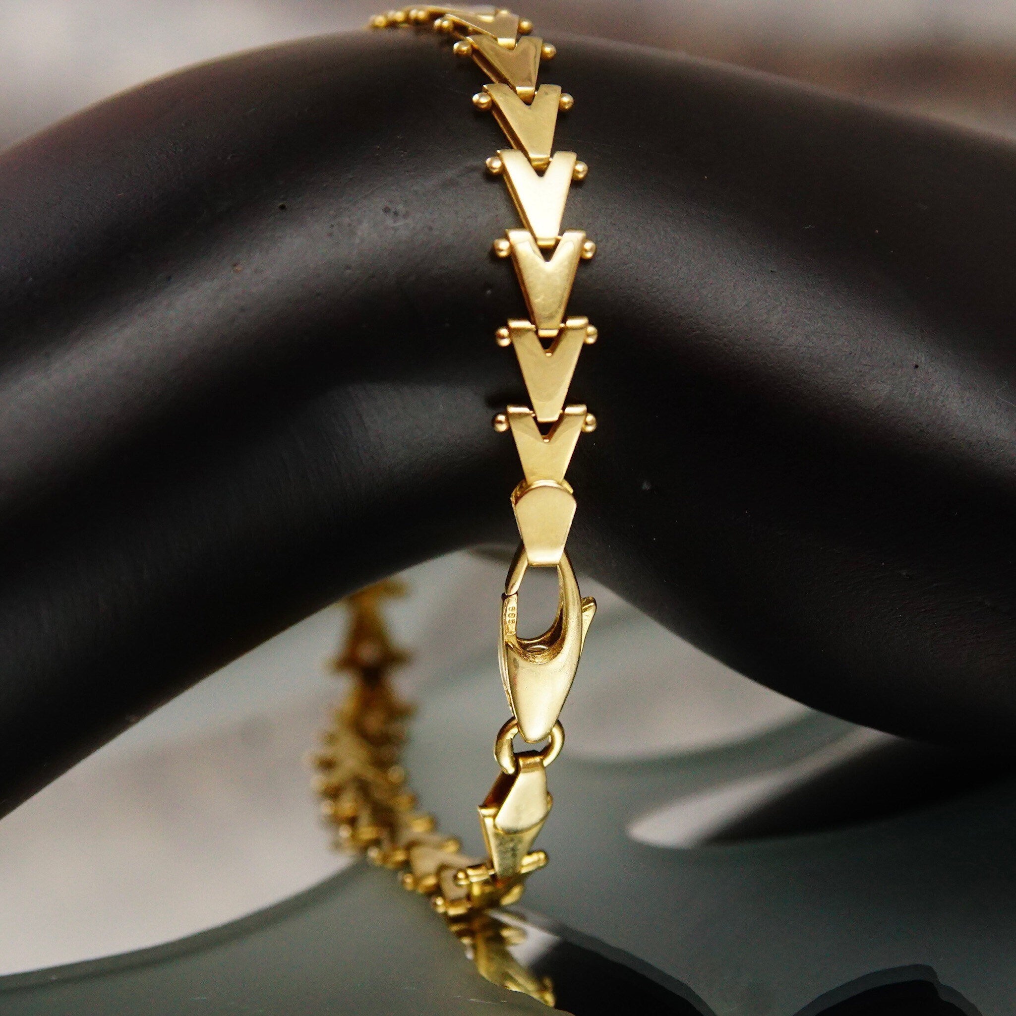 Vintage Modernist Italian 14K Gold Polished V-Link Bracelet, Chevron/Riccio Style, 5mm V-Links, Sleek Sophisticated, 585 Bracelet, 7 1/2" L