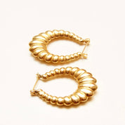 Vintage 14K Yellow Gold Scalloped Hoop Earrings, Small Puffed Oval Hoops, Elegant Gold Hoops, Lightweight, 585 Jewelry, 27mm