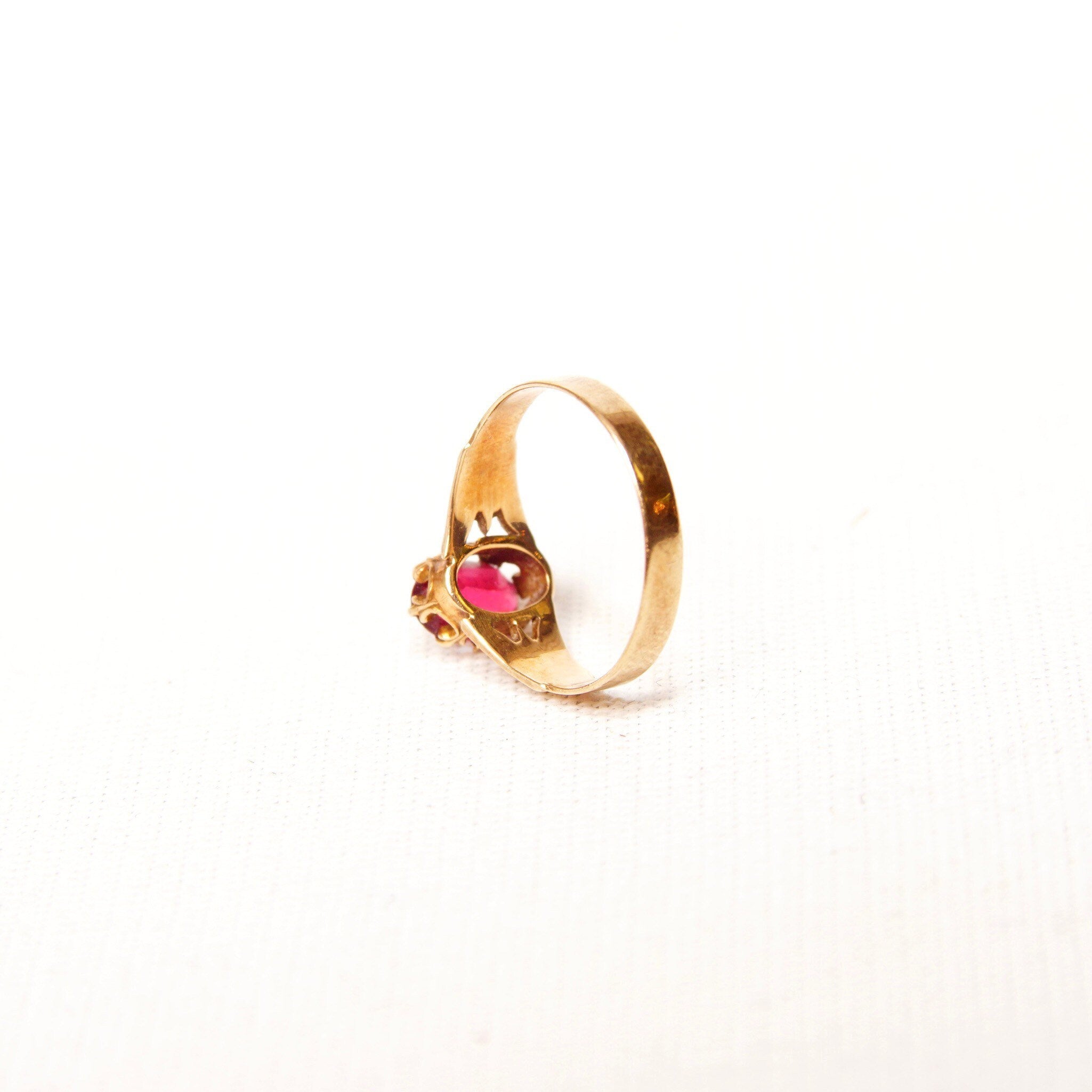 Antique 14K Gold Ruby Solitaire Ring, Hand Engraved Yellow Gold Band, Ornate Crown Prong Setting, Oval Cut Gemstone, Size 3 3/4 US
