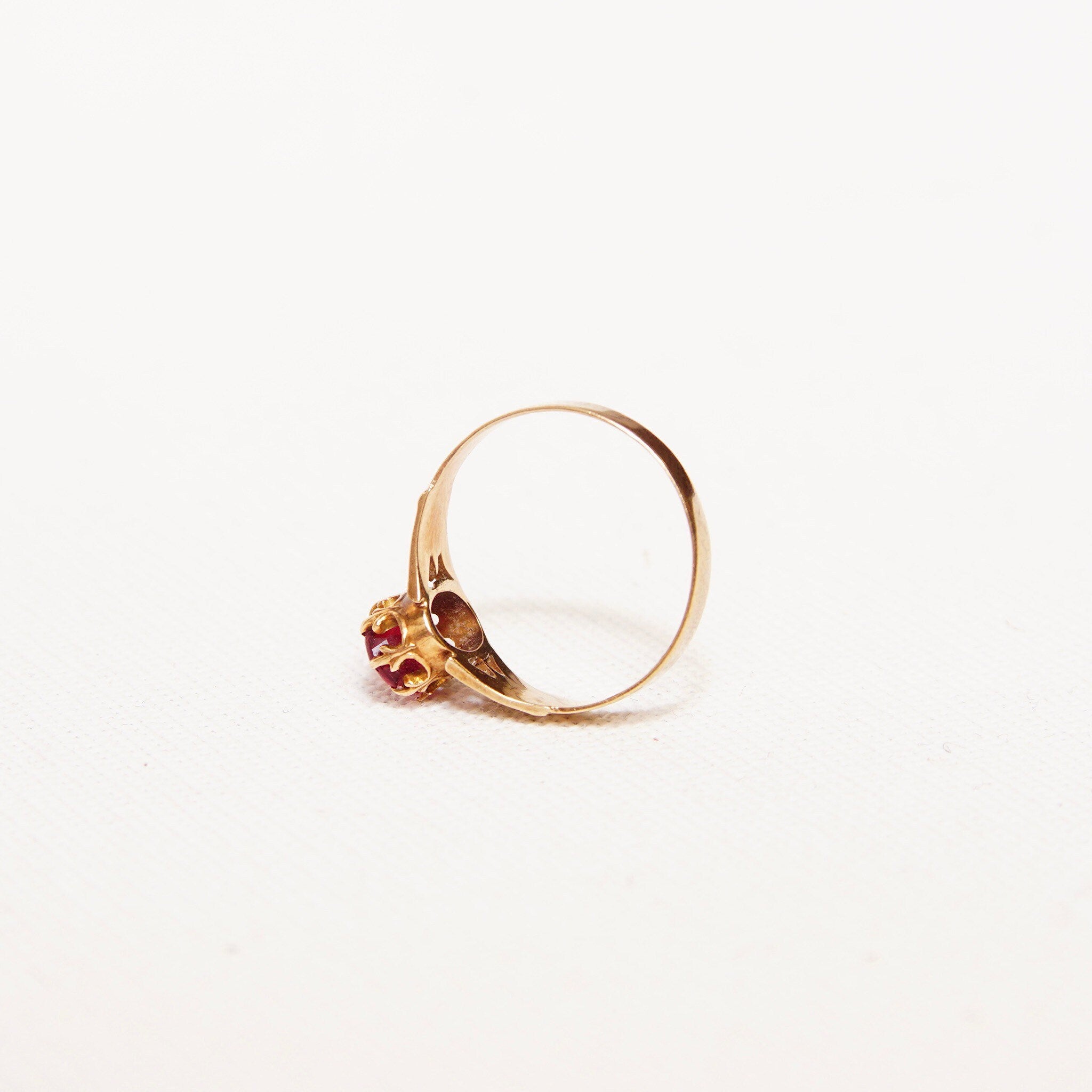 Antique 14K Gold Ruby Solitaire Ring, Hand Engraved Yellow Gold Band, Ornate Crown Prong Setting, Oval Cut Gemstone, Size 3 3/4 US